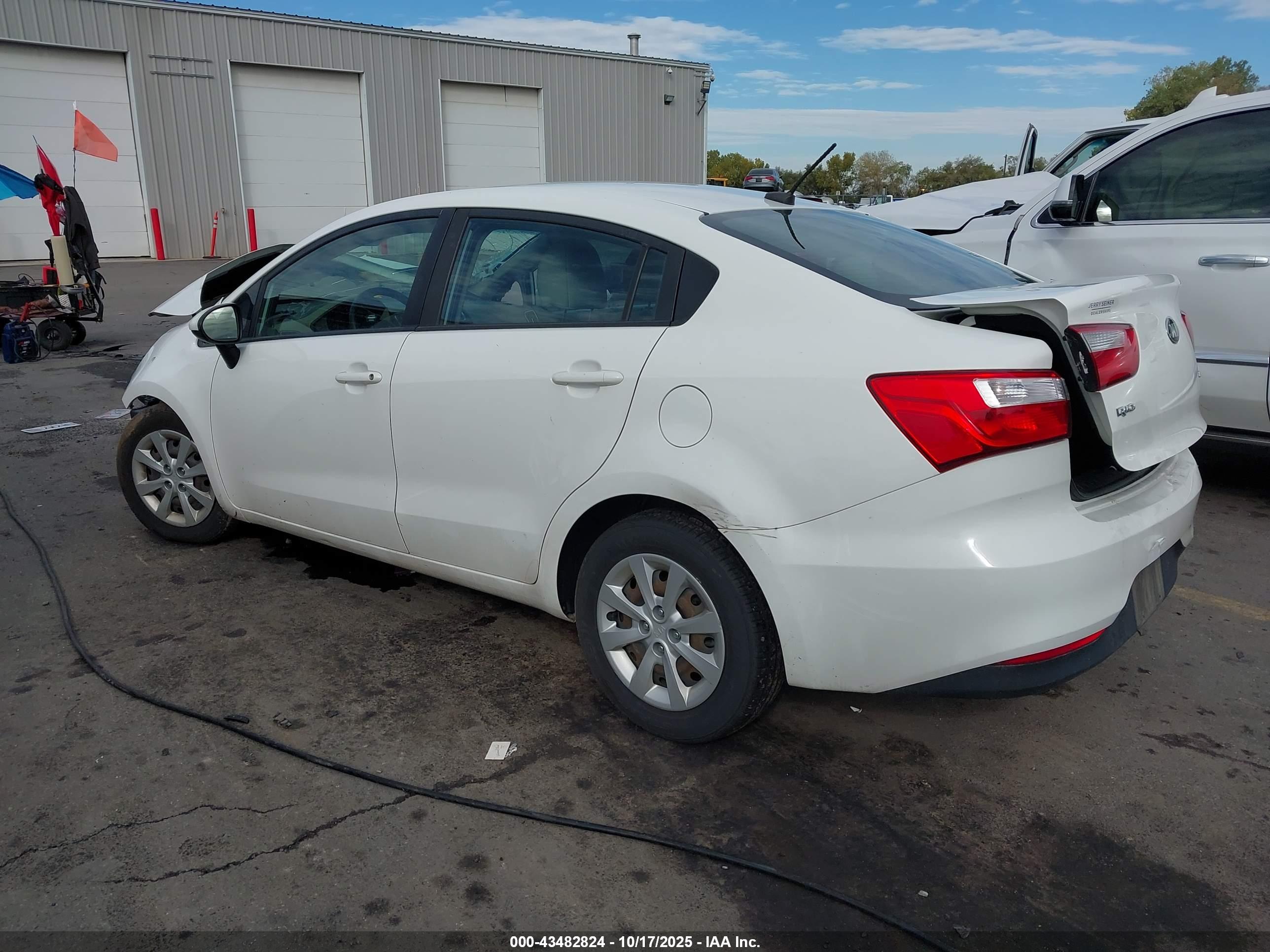 KIA RIO image 3