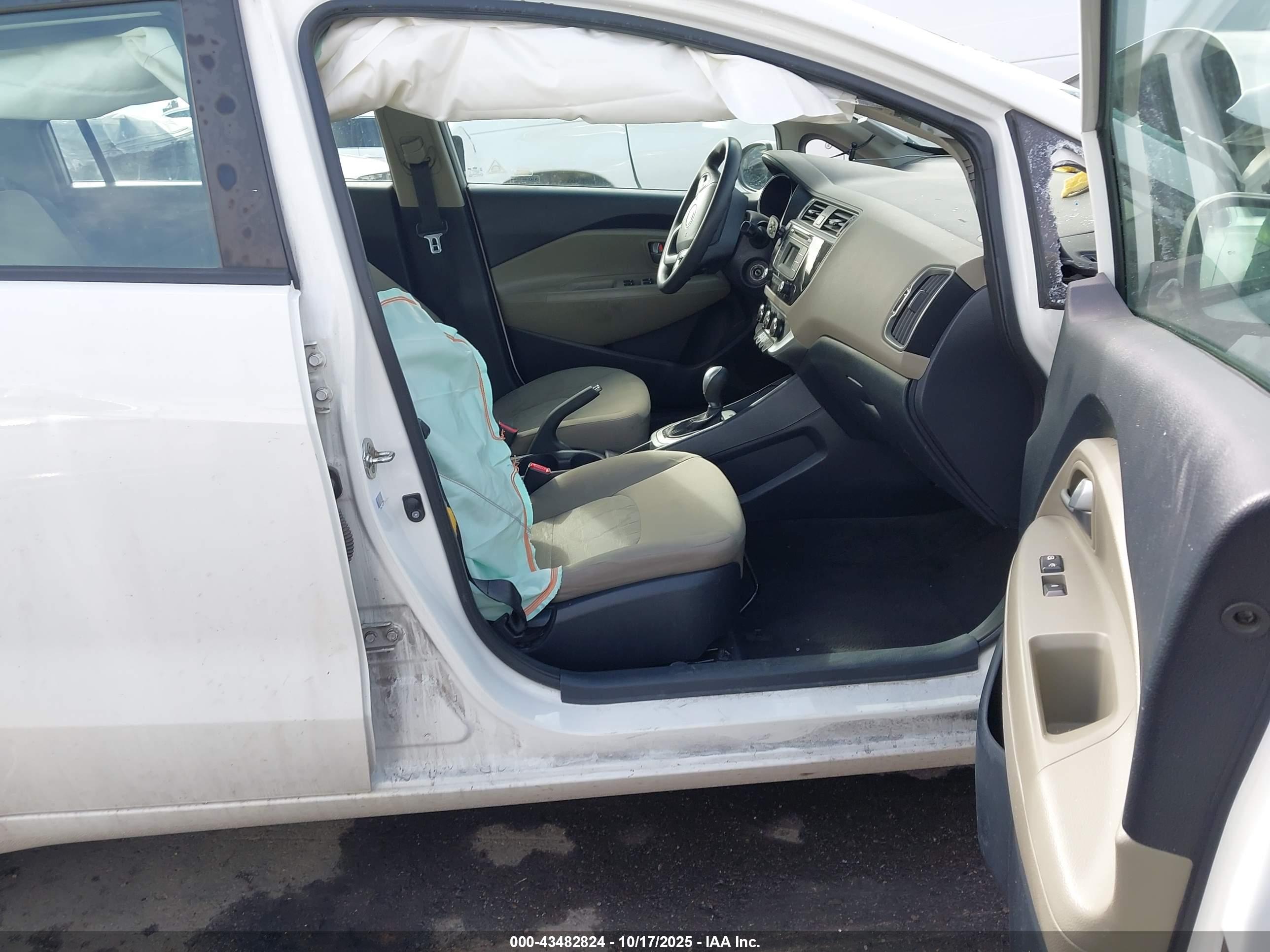 KIA RIO image 5