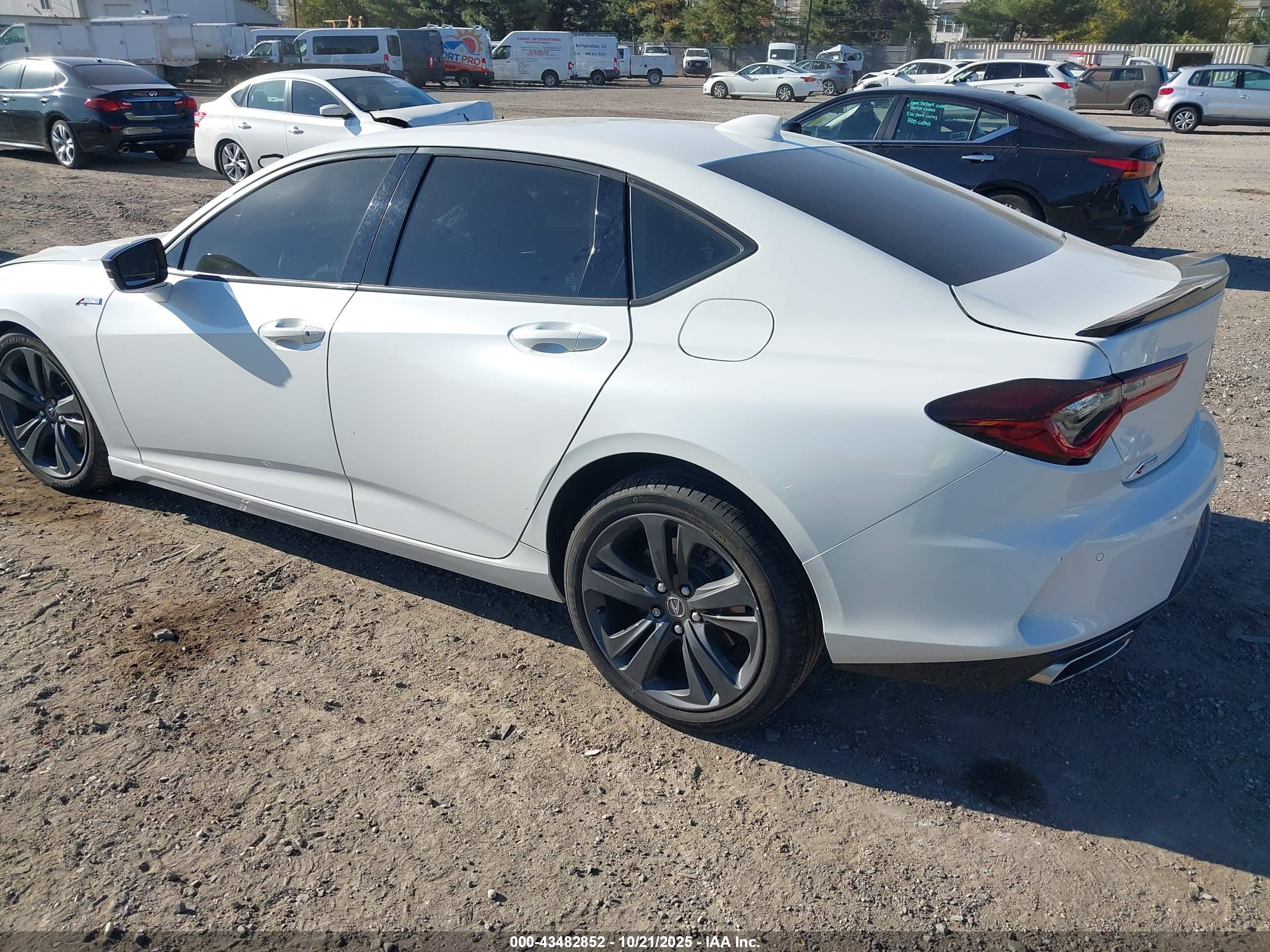 ACURA TLX image 3