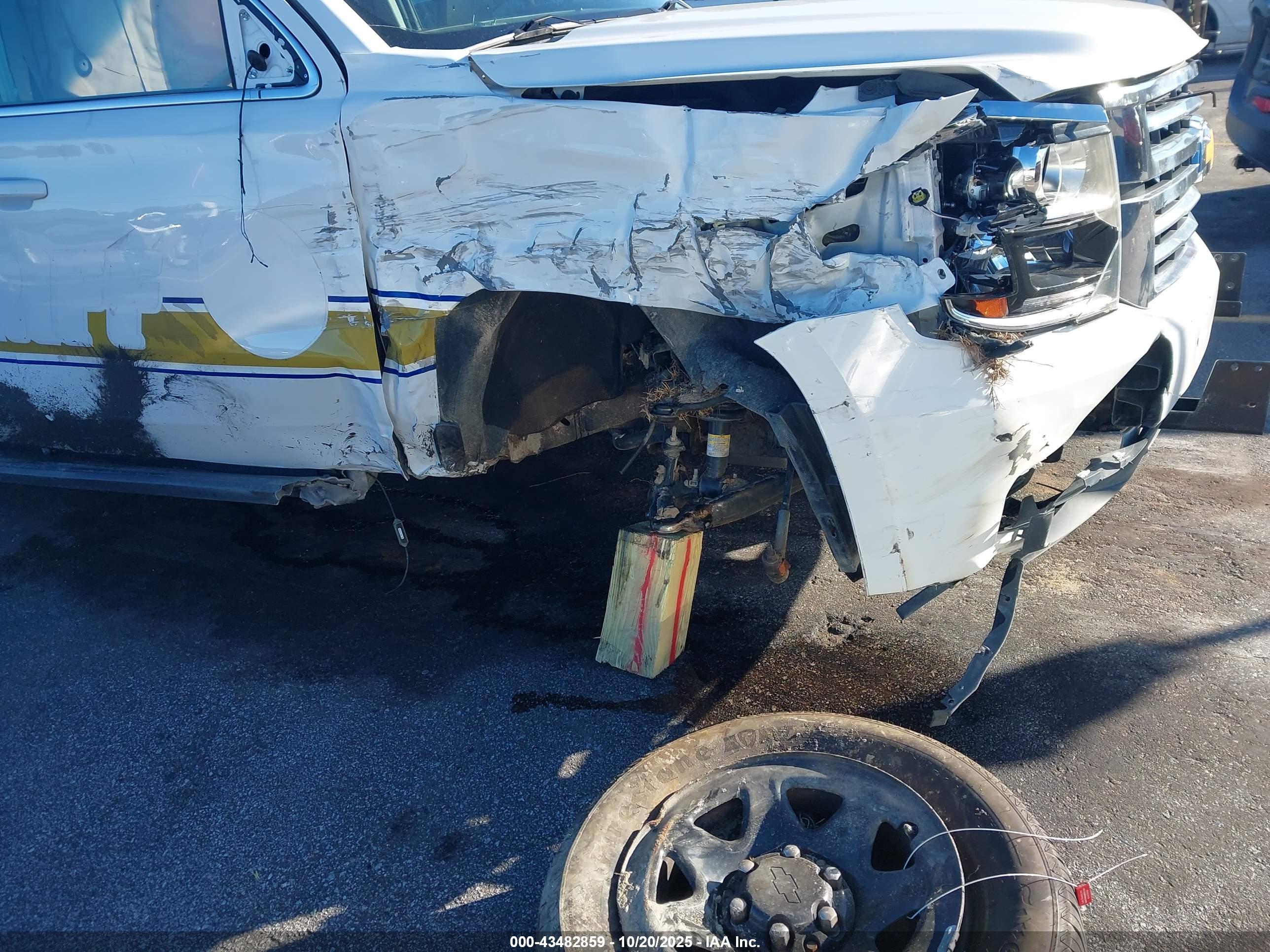 CHEVROLET TAHOE image 6