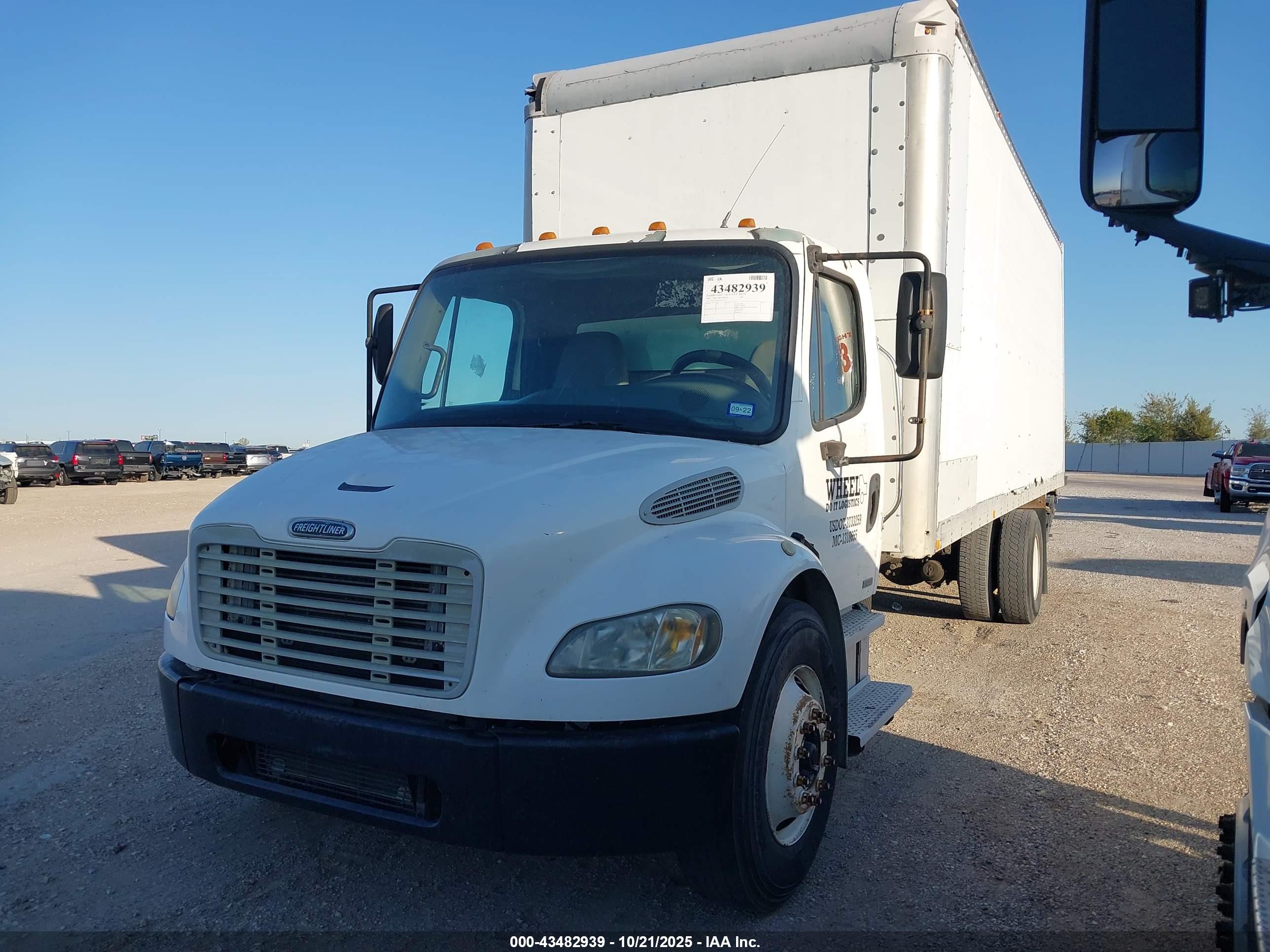 FREIGHTLINER M2 image 2