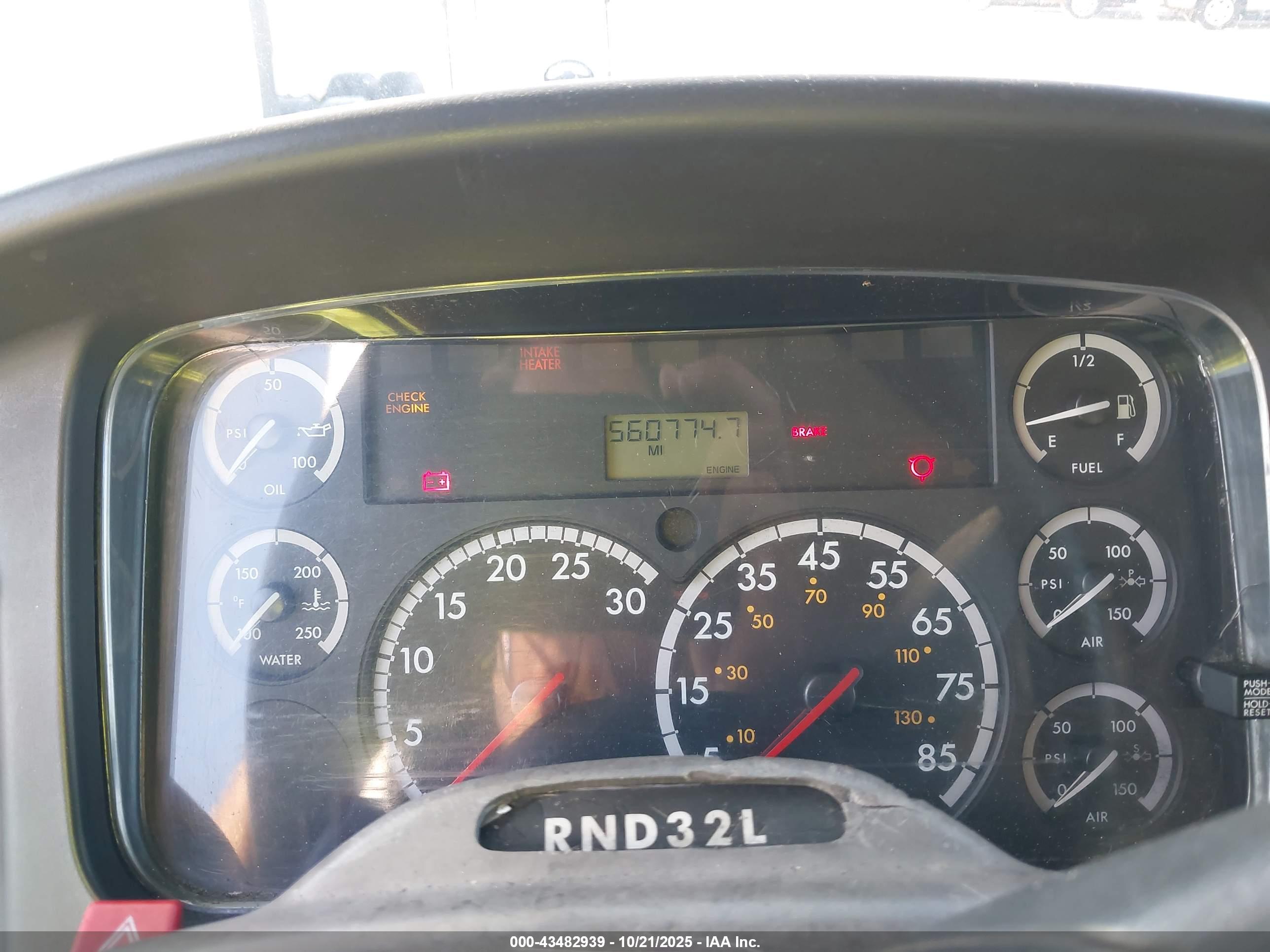 FREIGHTLINER M2 image 6