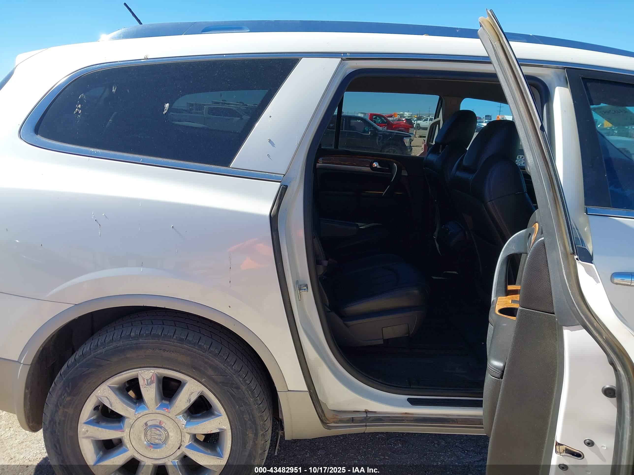BUICK ENCLAVE image 8