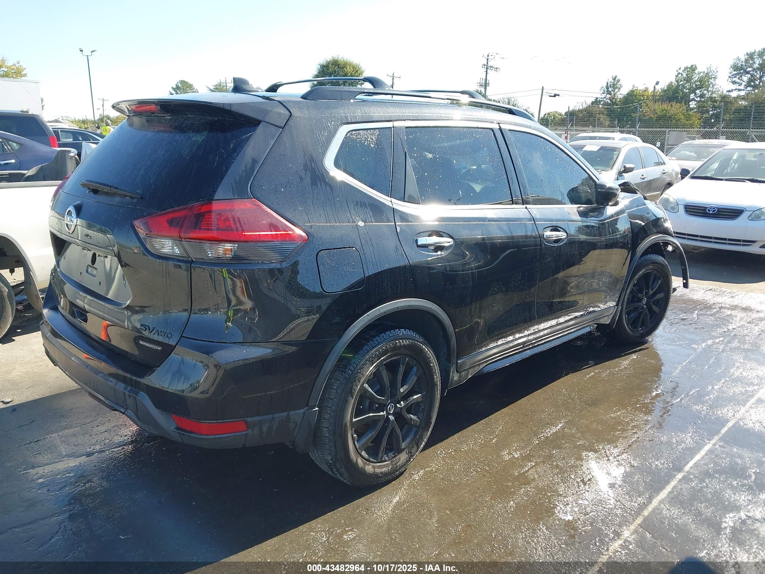 NISSAN ROGUE image 4