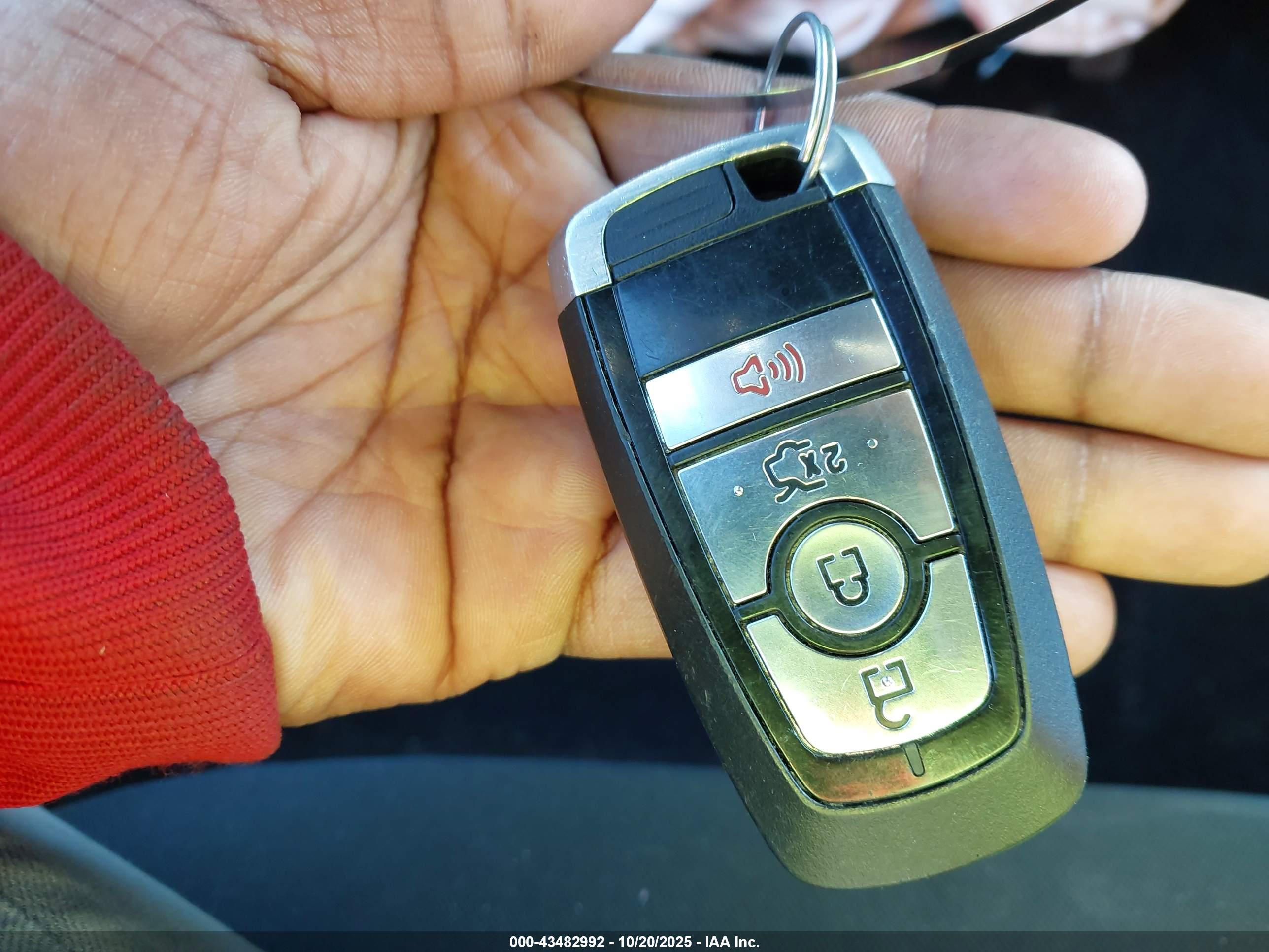 FORD FUSION image 11