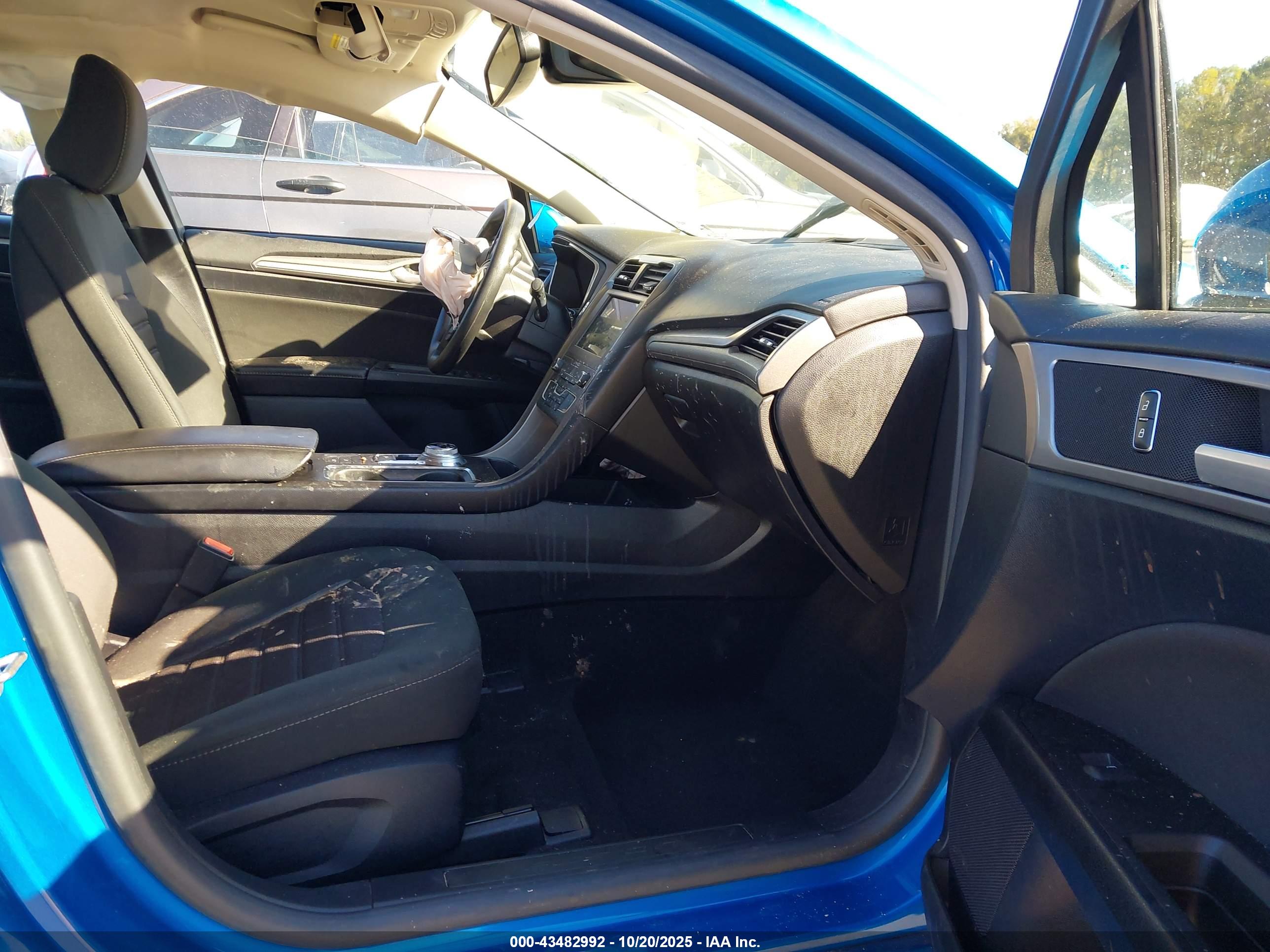 FORD FUSION image 5