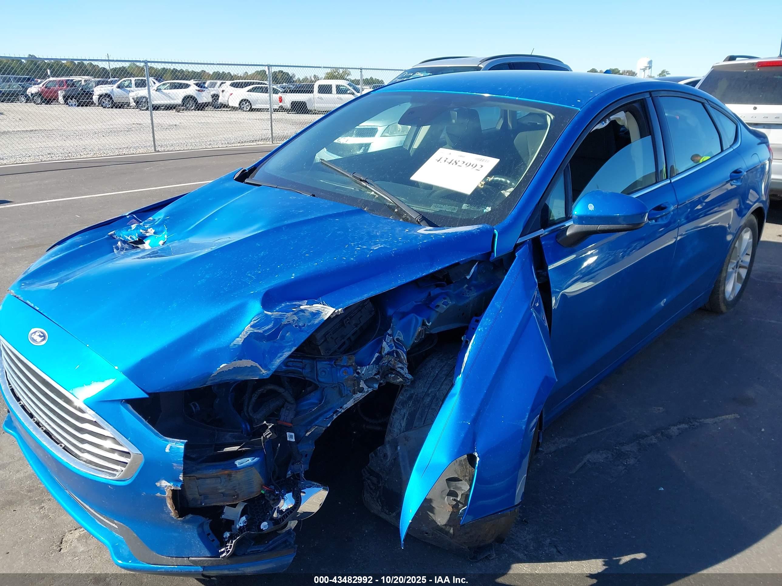 FORD FUSION image 6