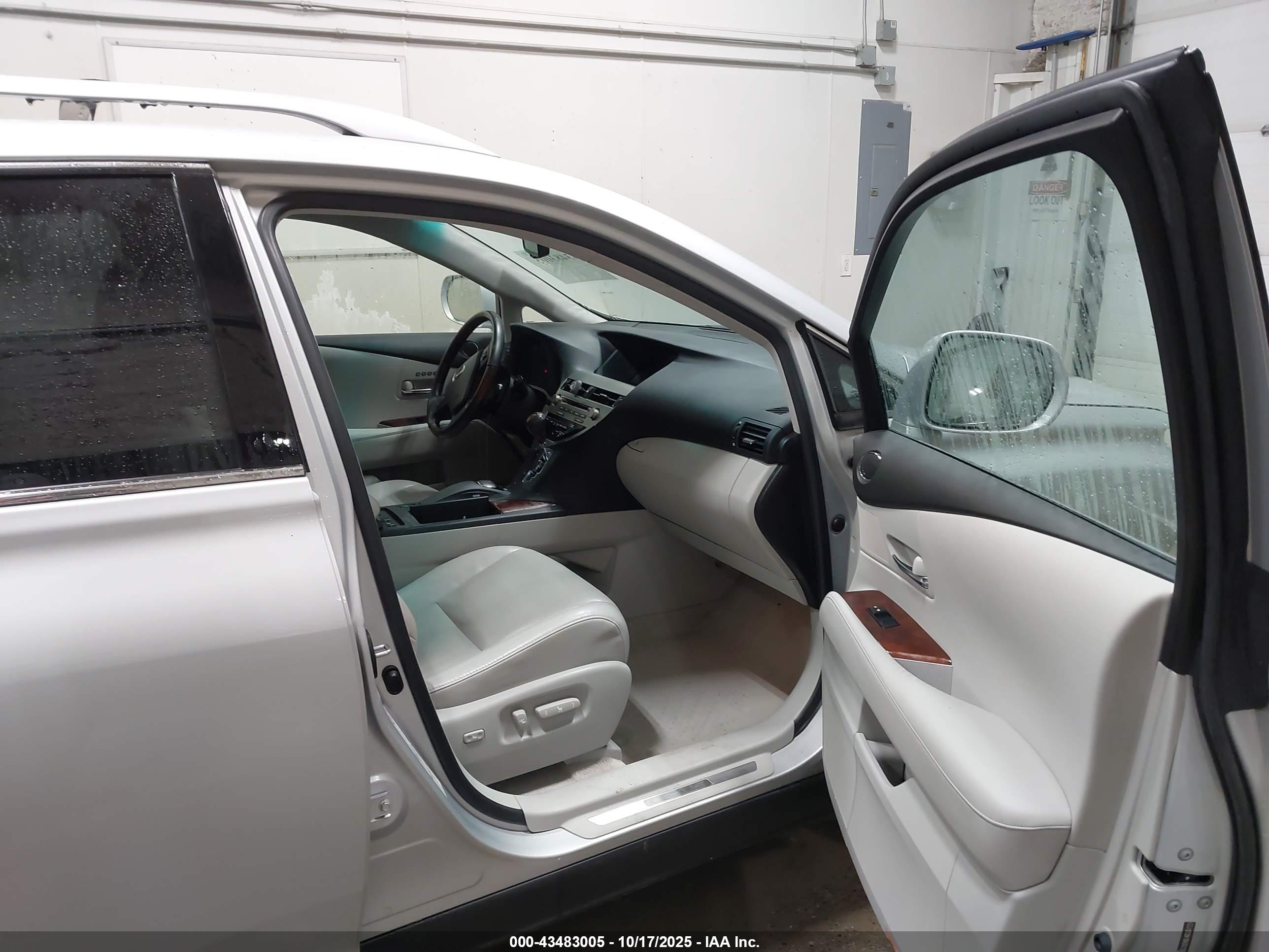LEXUS RX image 5