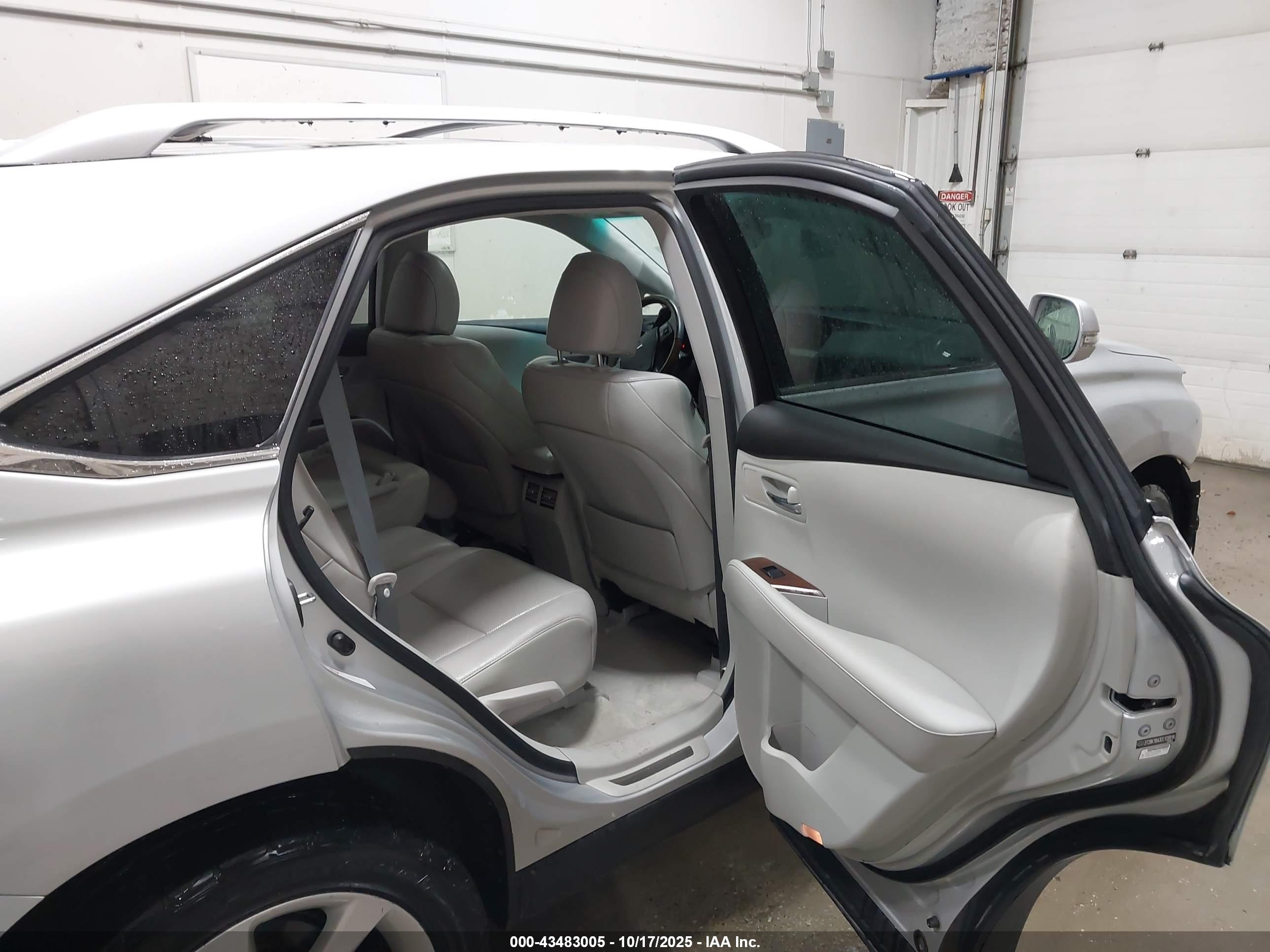 LEXUS RX image 8