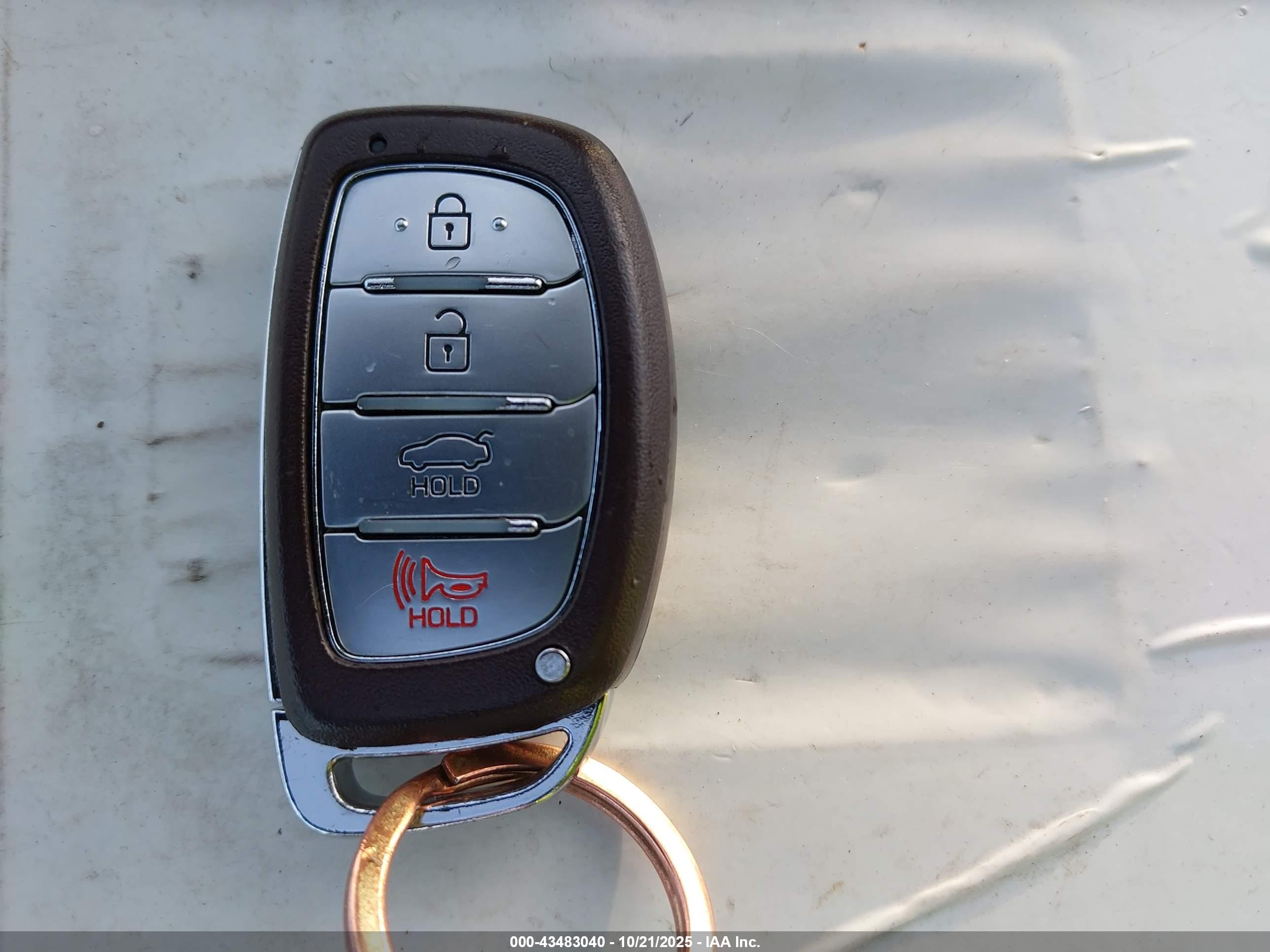 HYUNDAI ELANTRA image 11