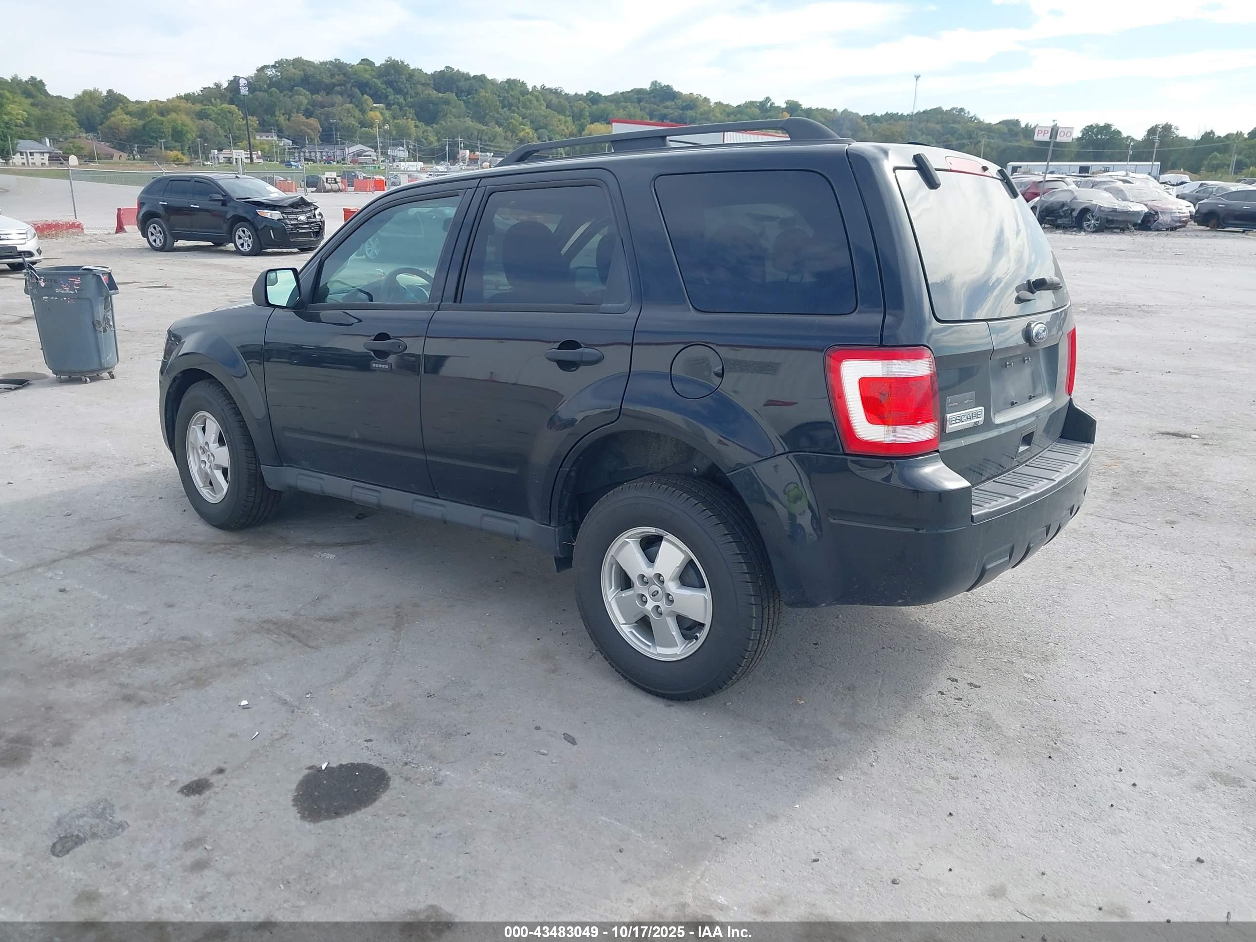 FORD ESCAPE image 3