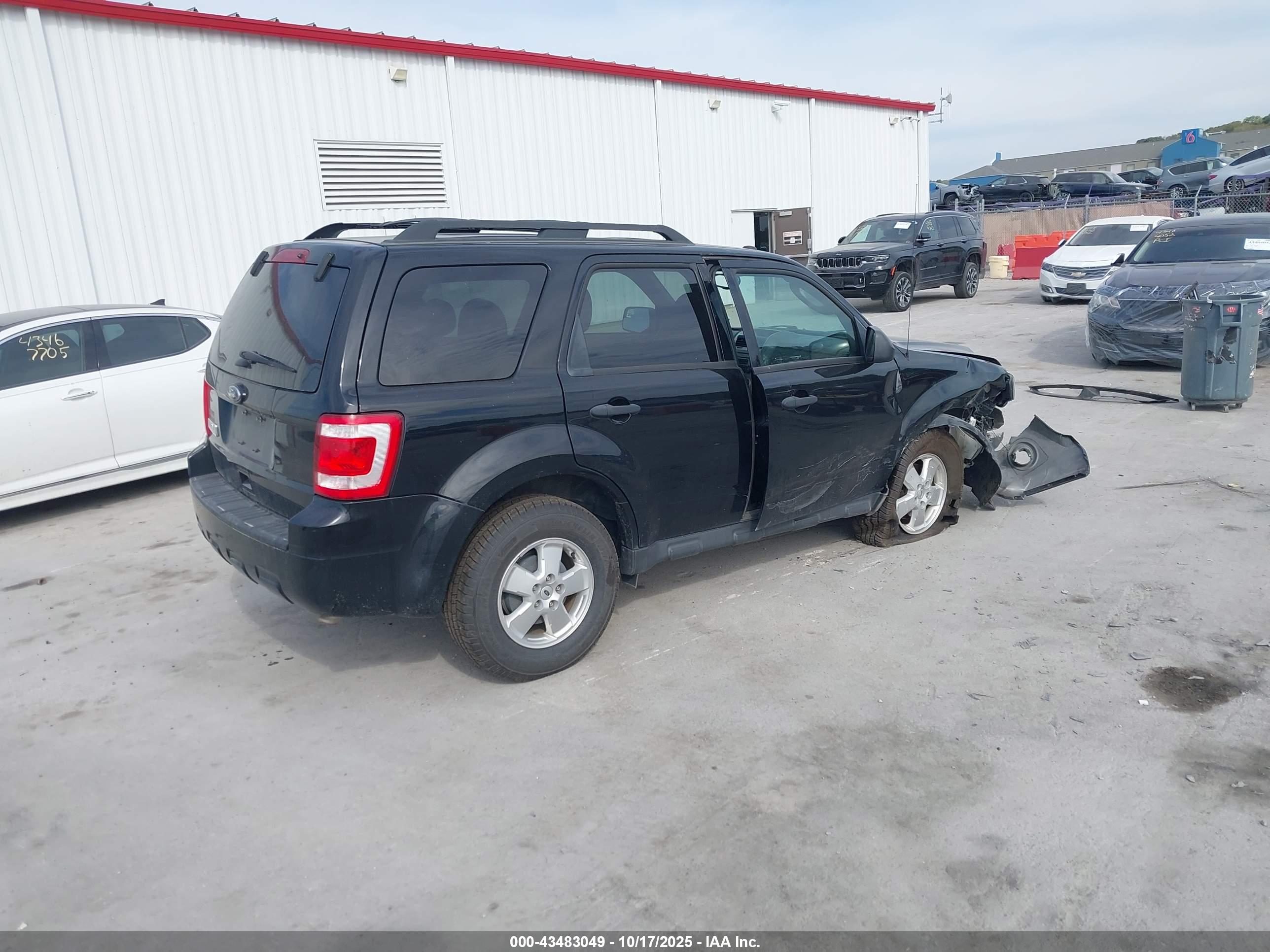 FORD ESCAPE image 4