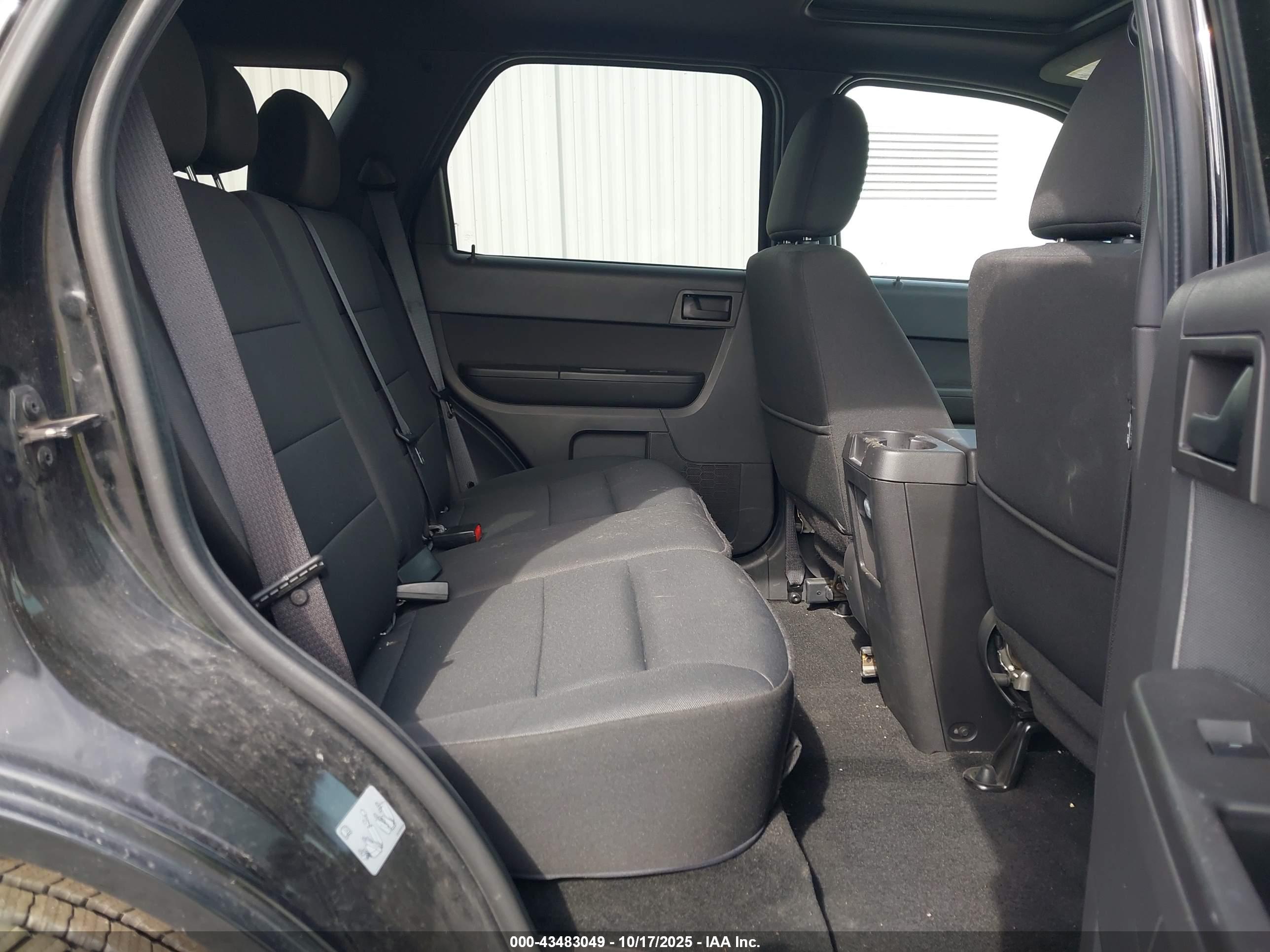 FORD ESCAPE image 8
