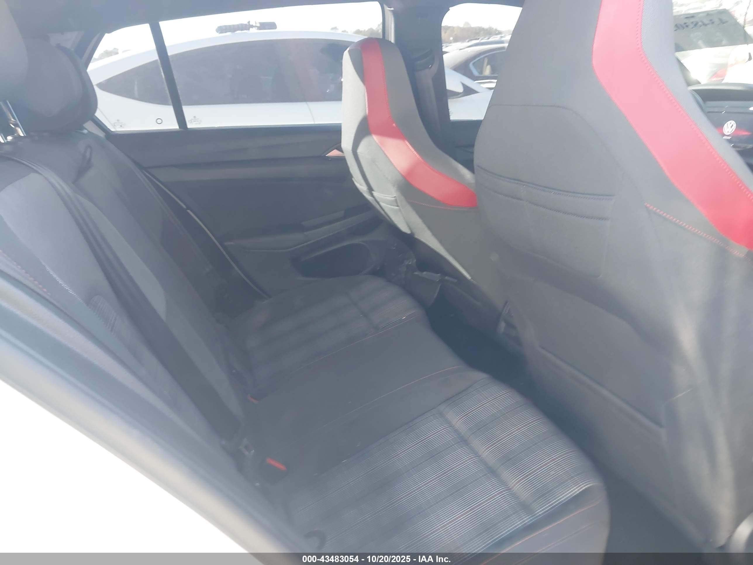 VOLKSWAGEN GOLF image 8