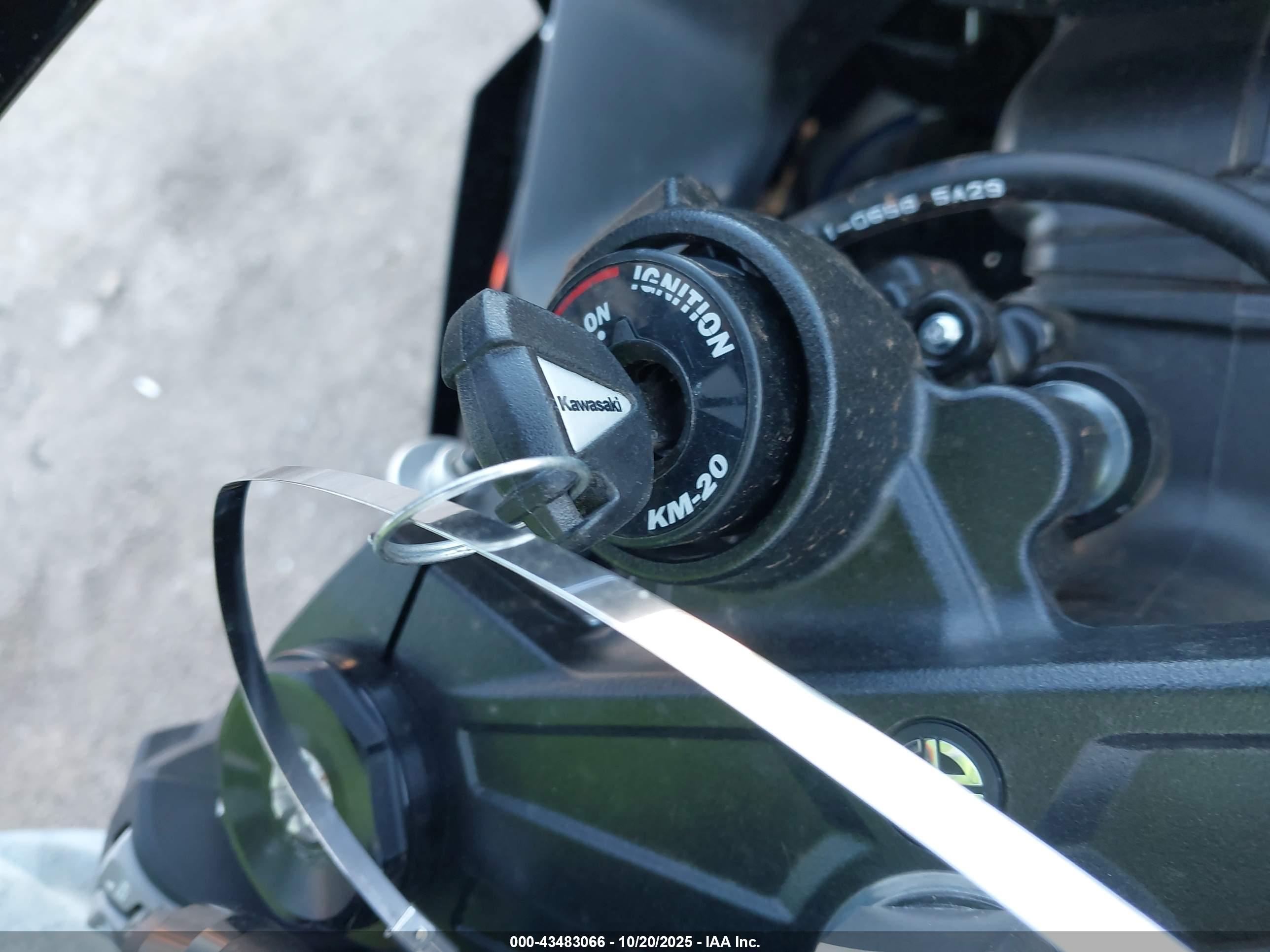 KAWASAKI ZX1002 image 11