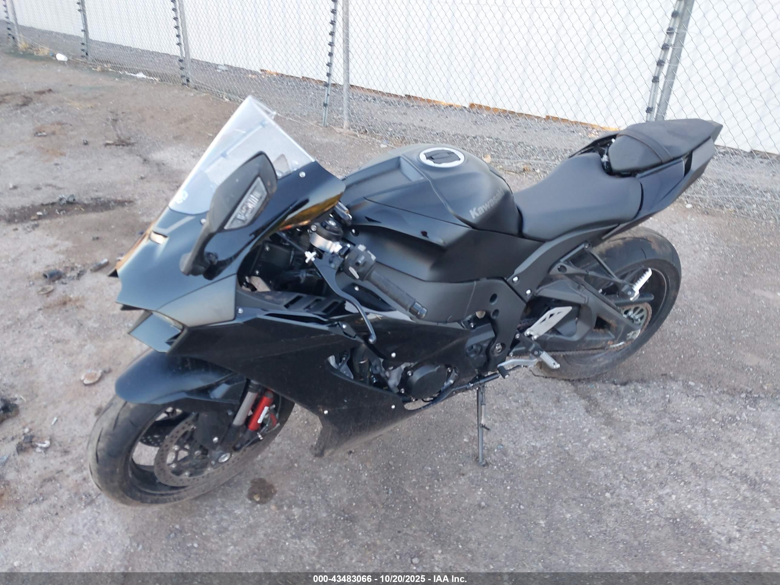 KAWASAKI ZX1002 image 2