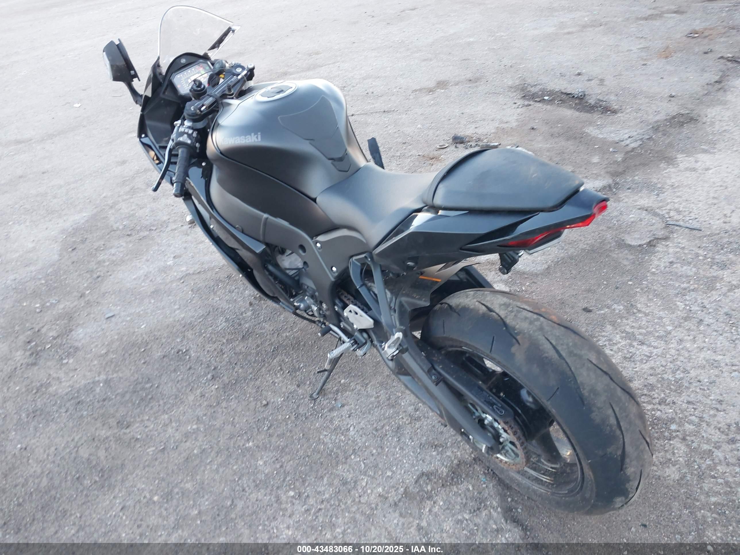 KAWASAKI ZX1002 image 3