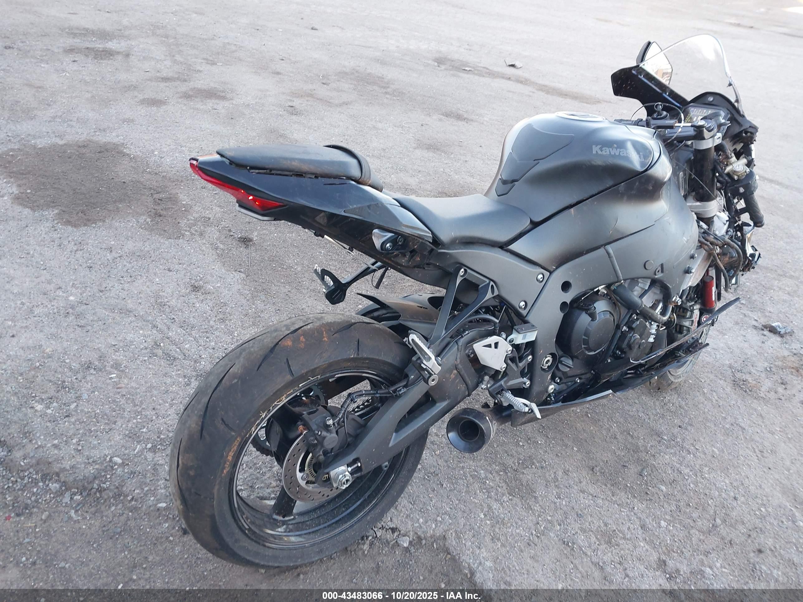 KAWASAKI ZX1002 image 4
