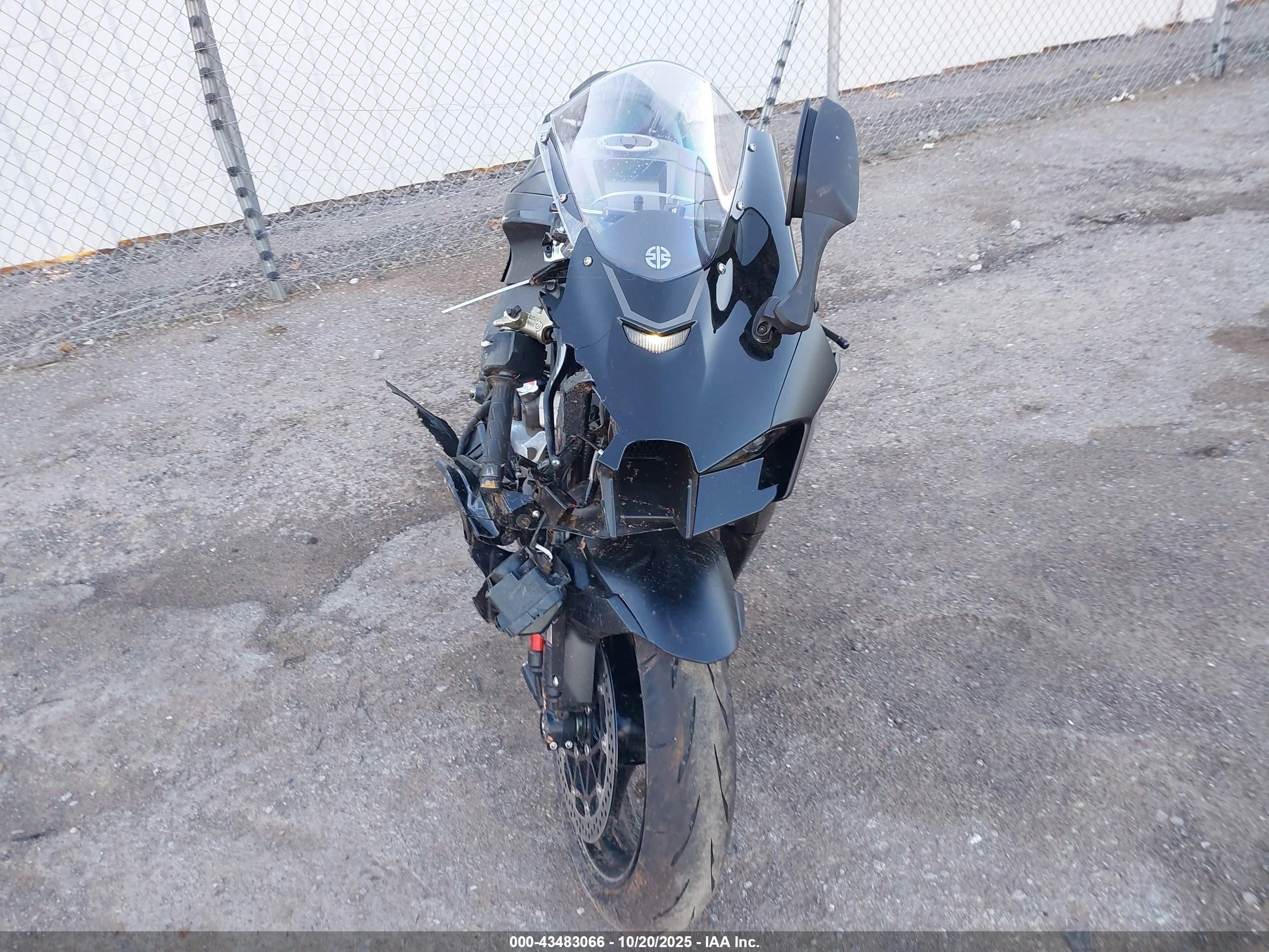 KAWASAKI ZX1002 image 5
