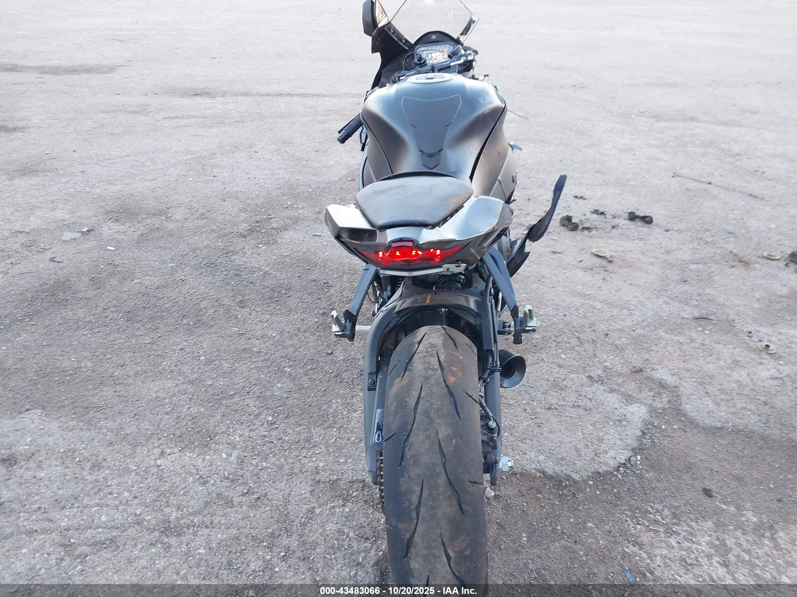 KAWASAKI ZX1002 image 6