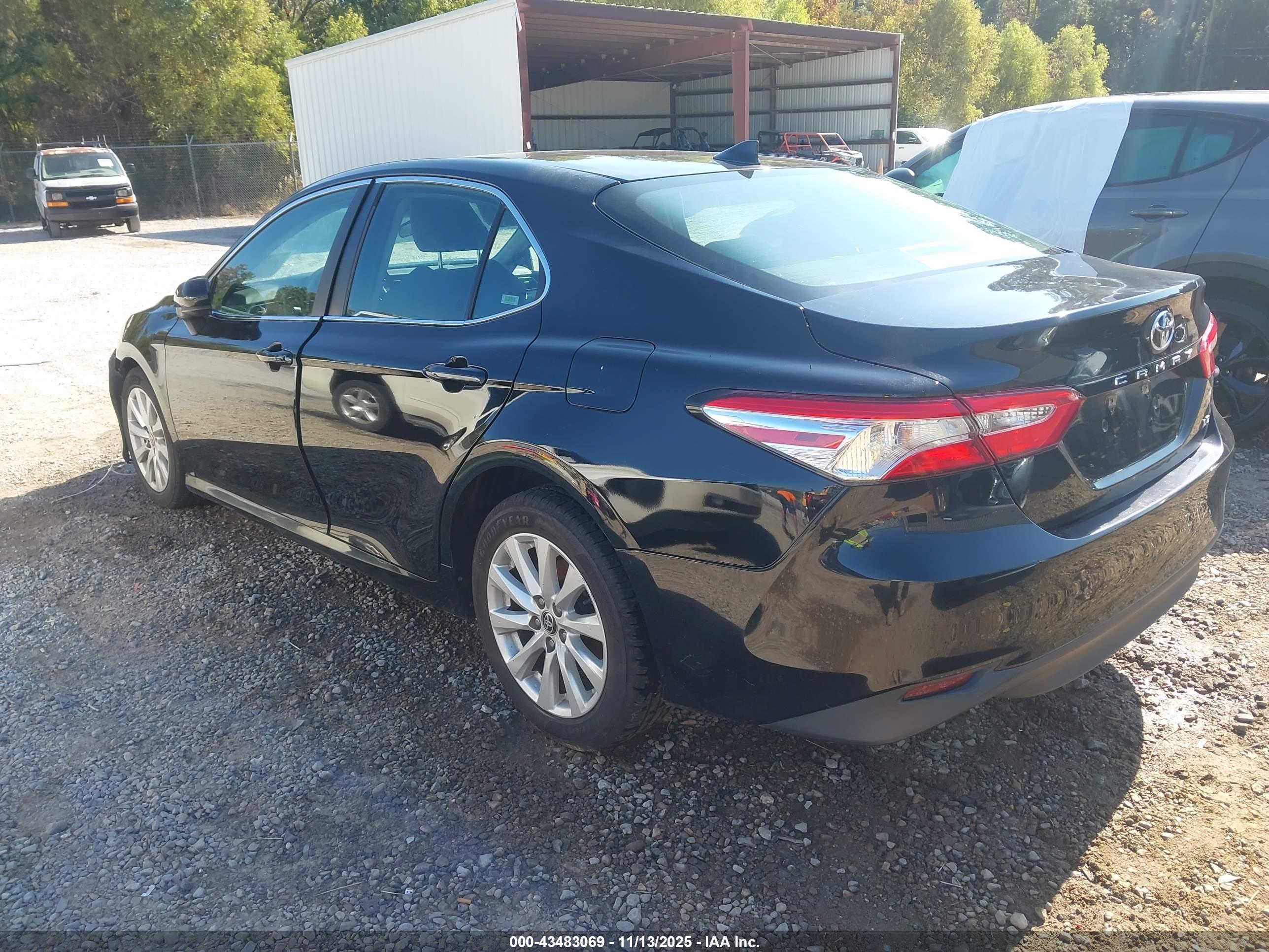 TOYOTA CAMRY image 3