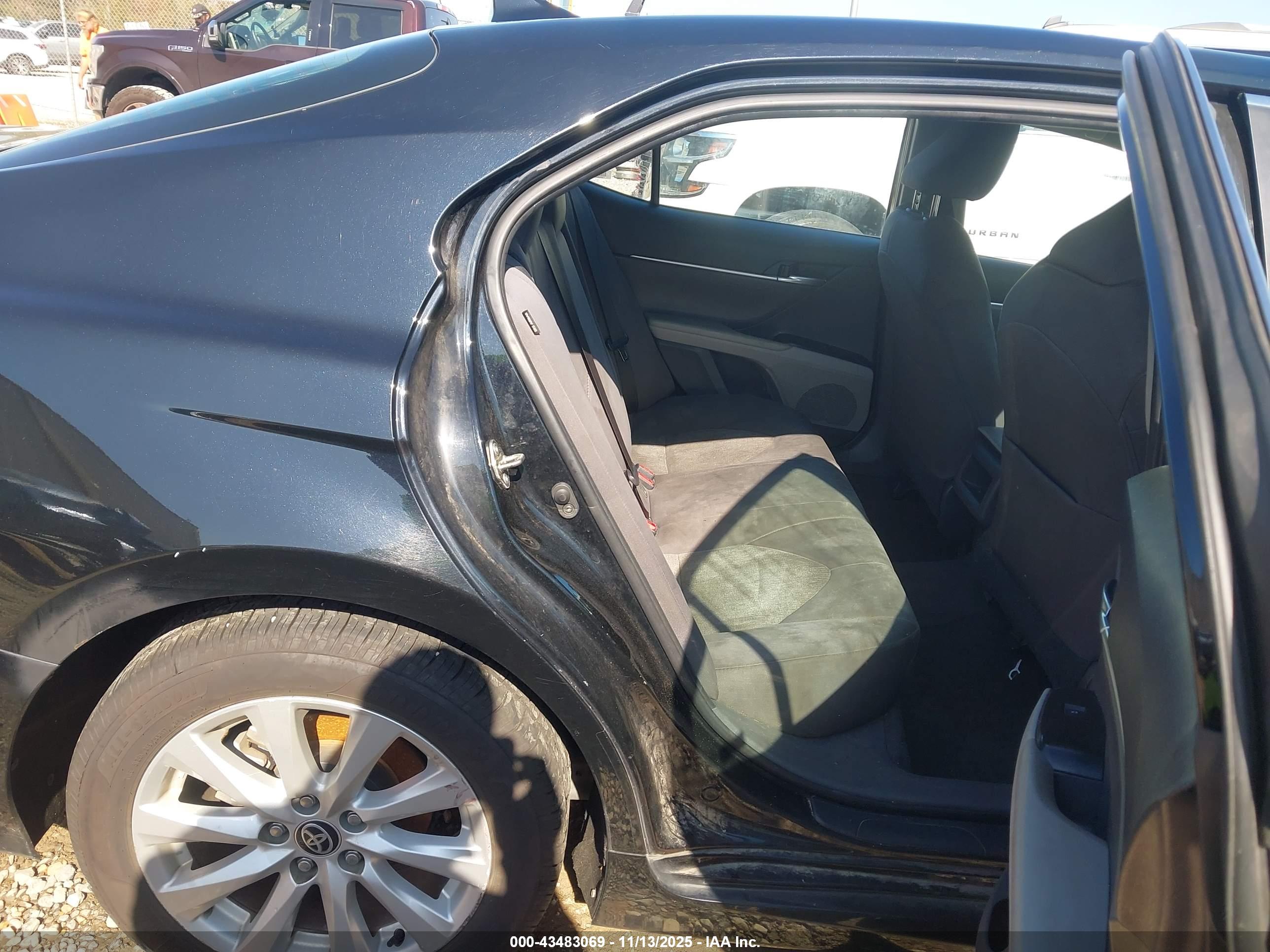 TOYOTA CAMRY image 8
