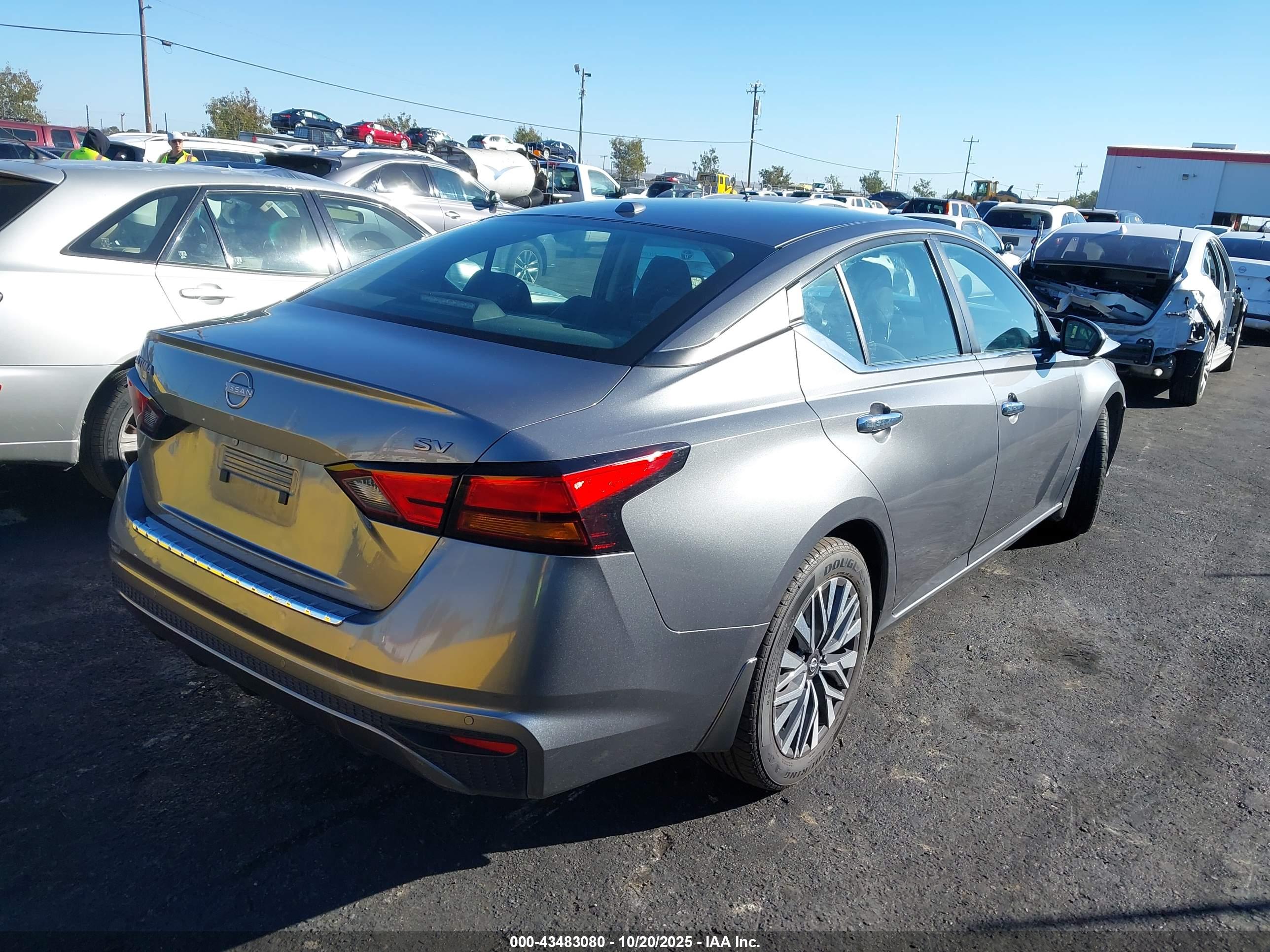 NISSAN ALTIMA image 4