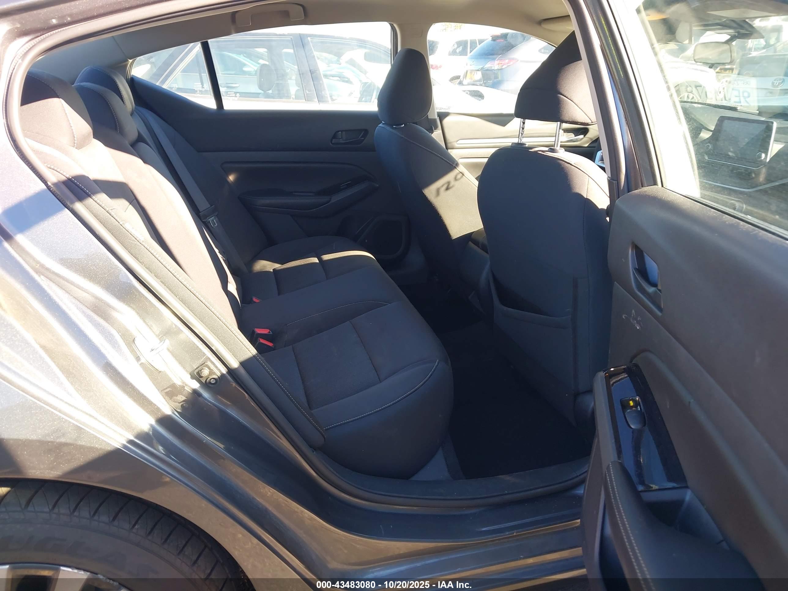 NISSAN ALTIMA image 8