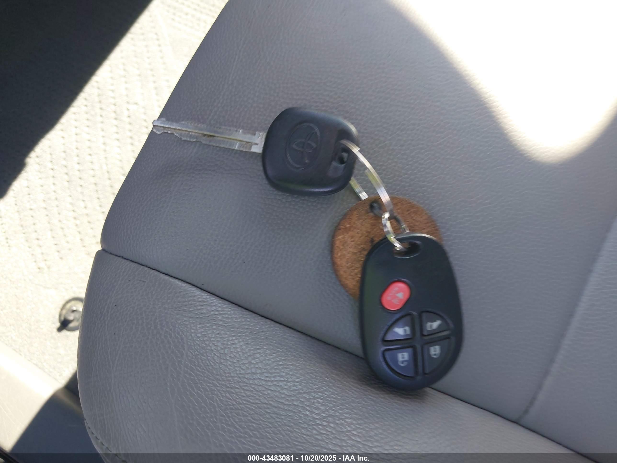 TOYOTA SIENNA image 11