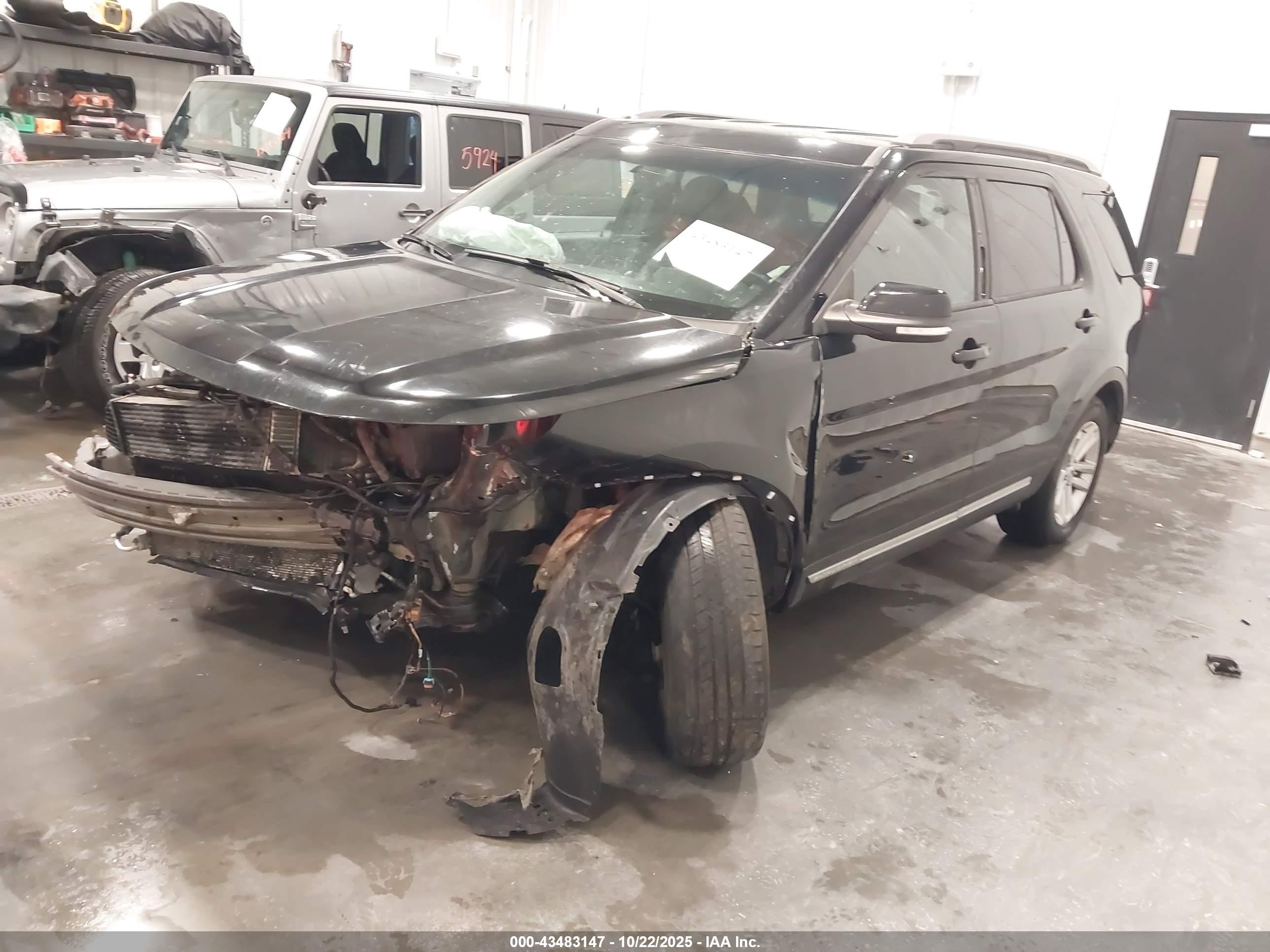FORD EXPLORER image 2