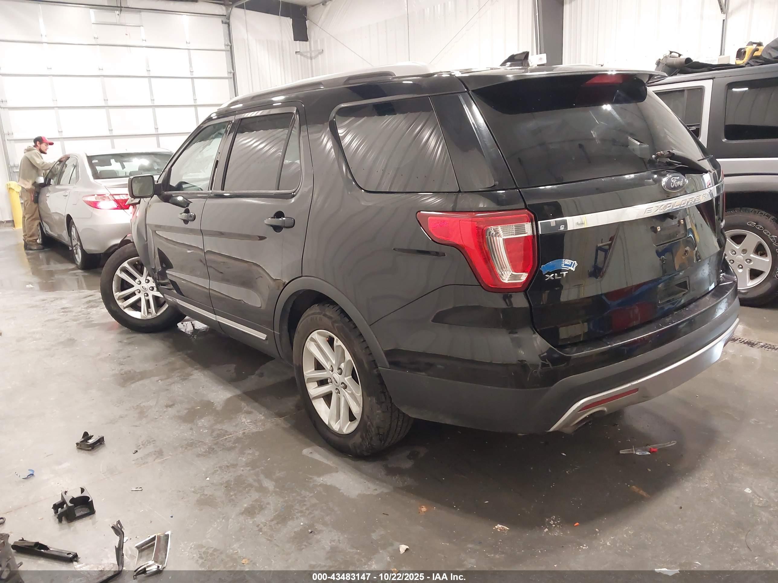 FORD EXPLORER image 3