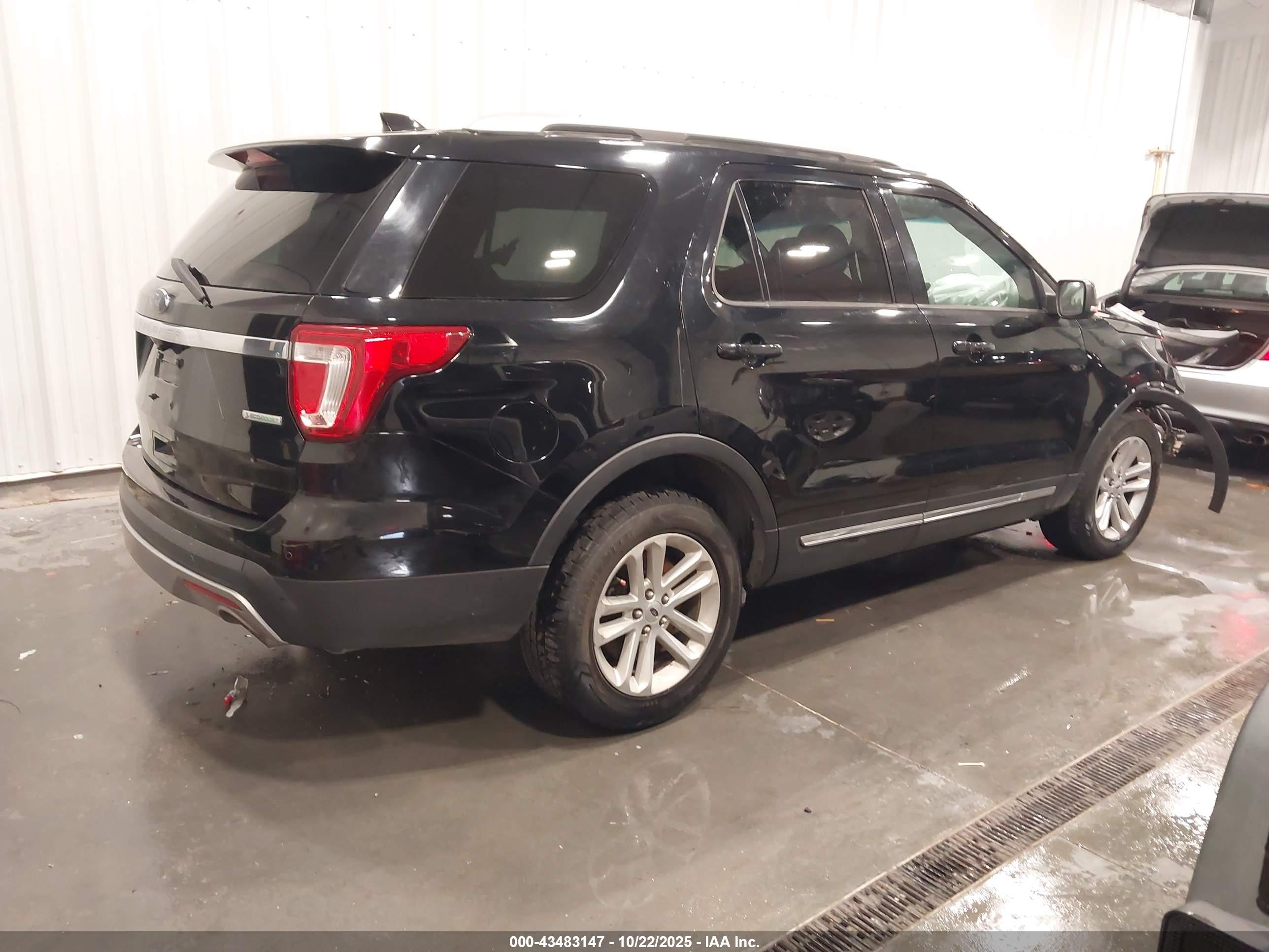 FORD EXPLORER image 4