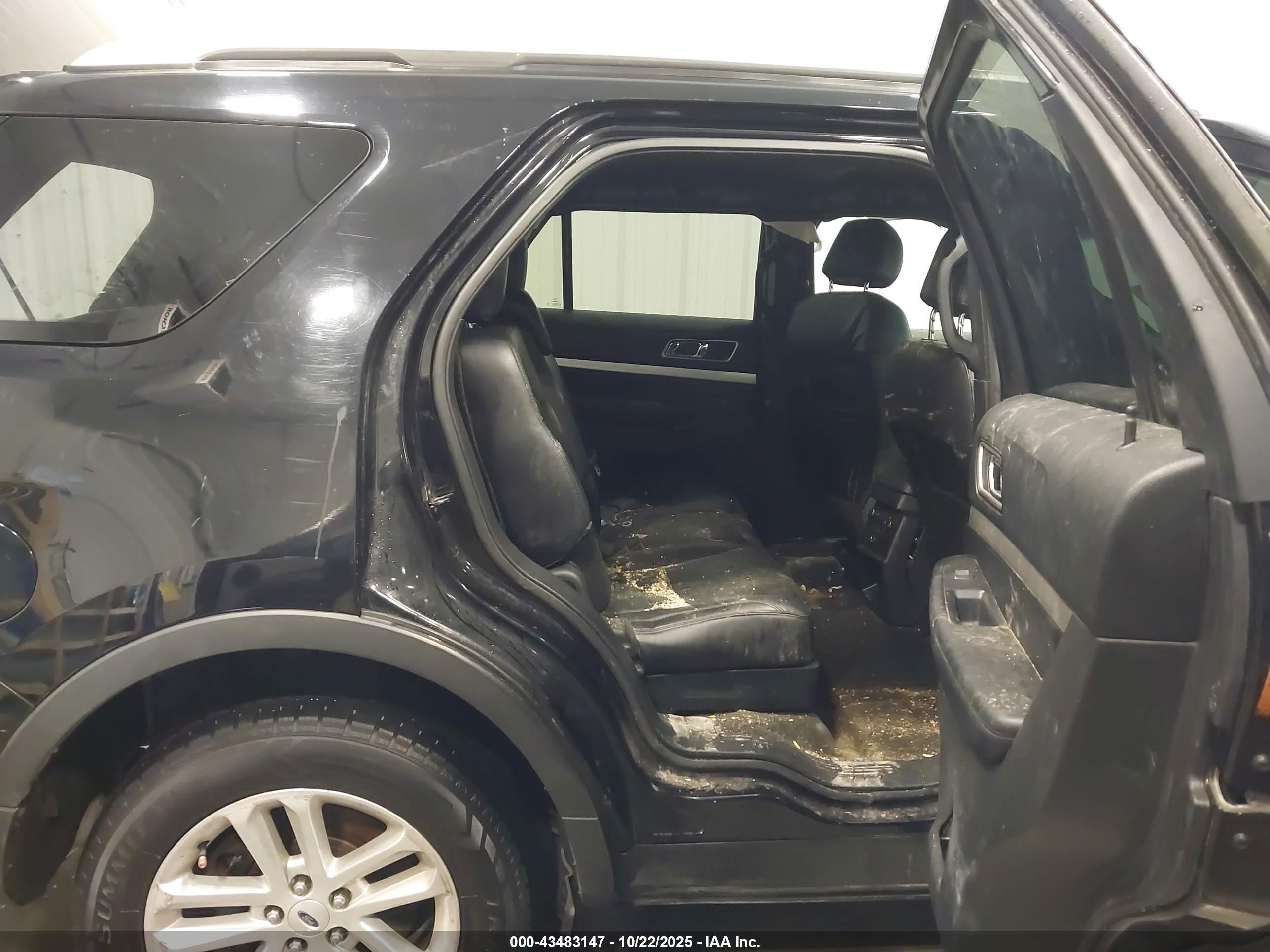 FORD EXPLORER image 8
