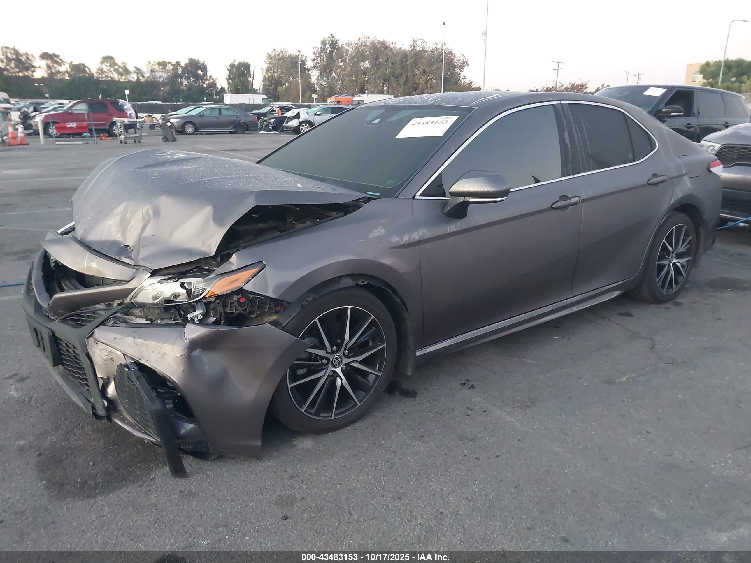 TOYOTA CAMRY image 2
