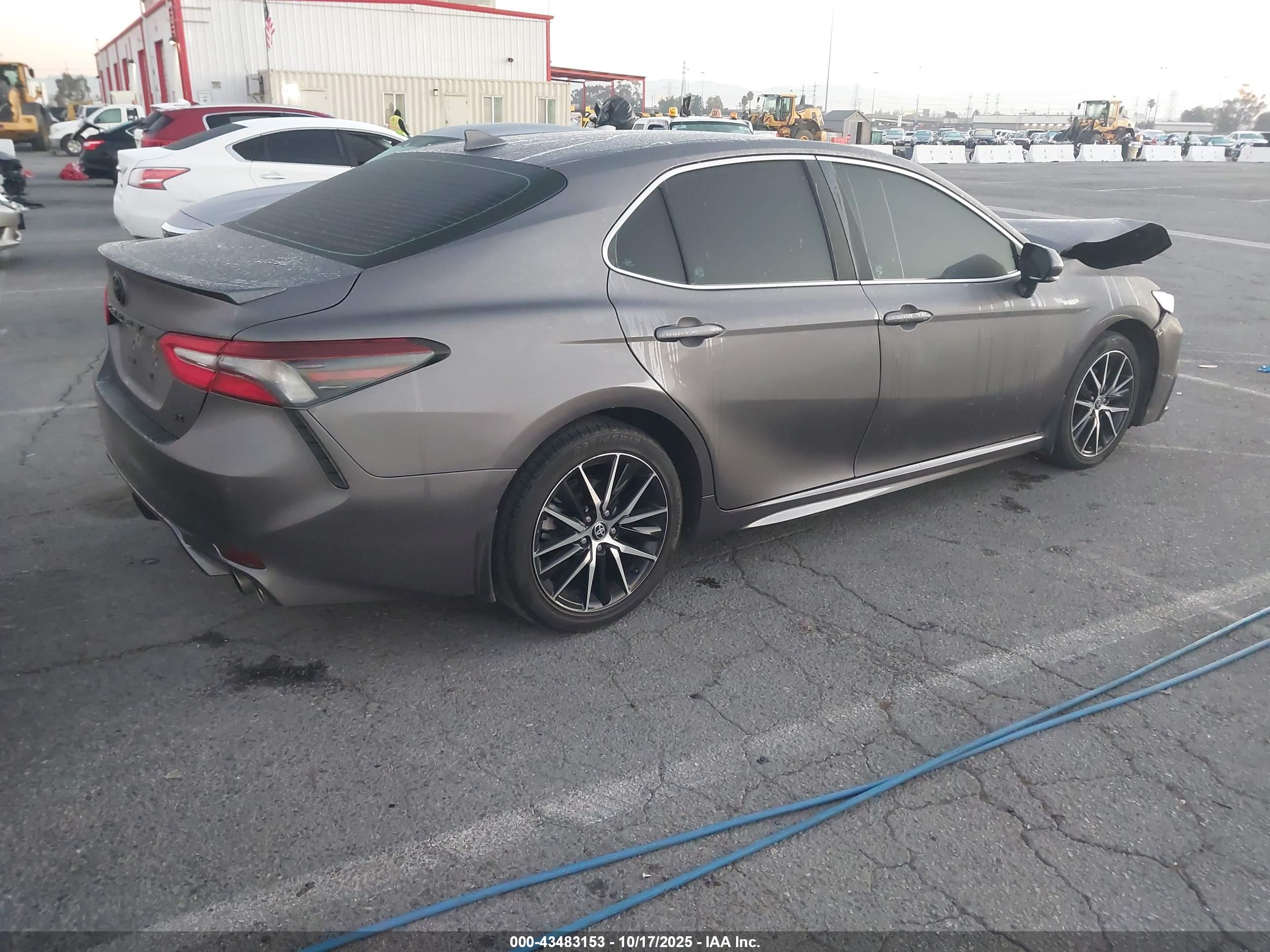 TOYOTA CAMRY image 4