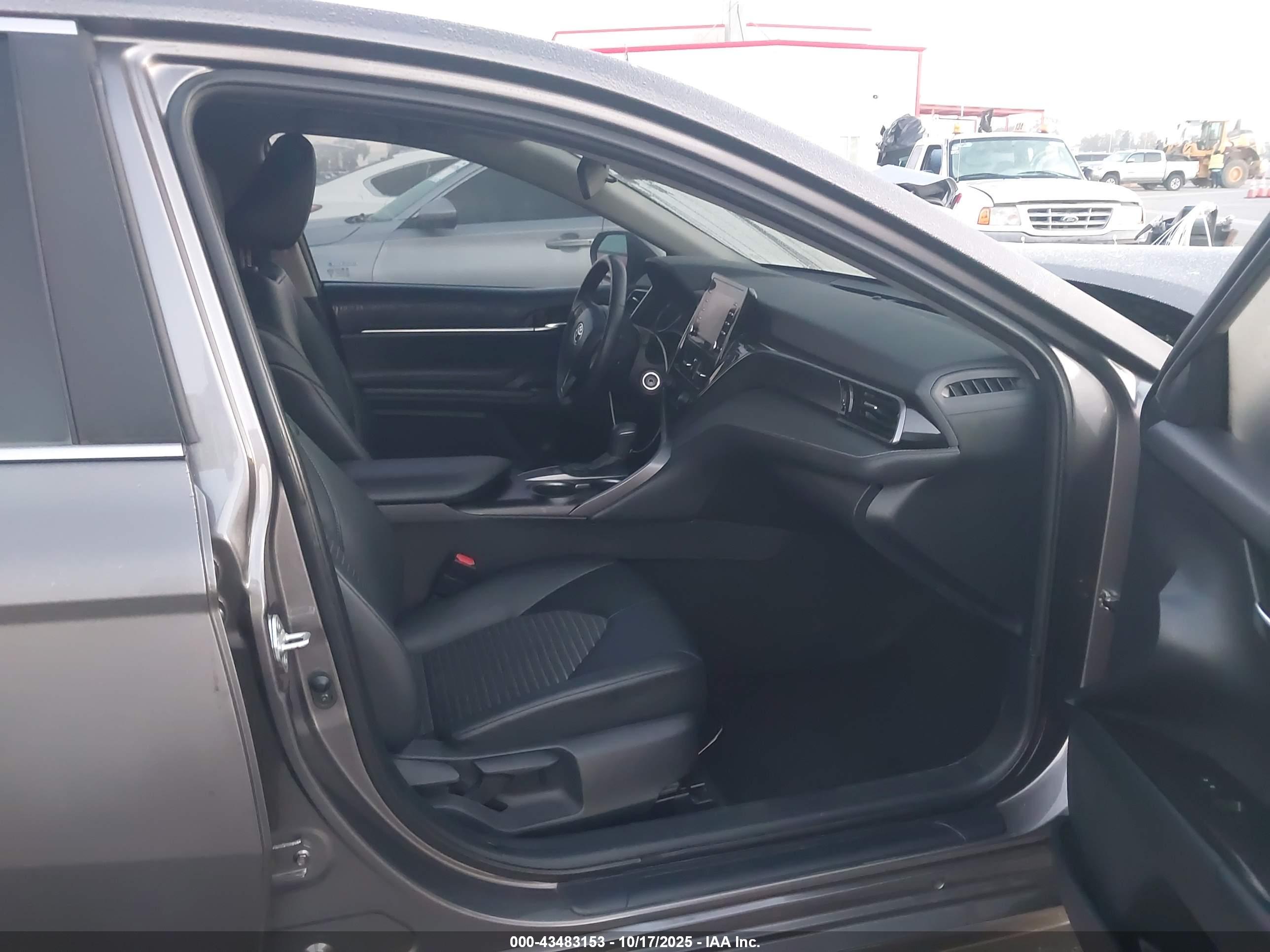 TOYOTA CAMRY image 5