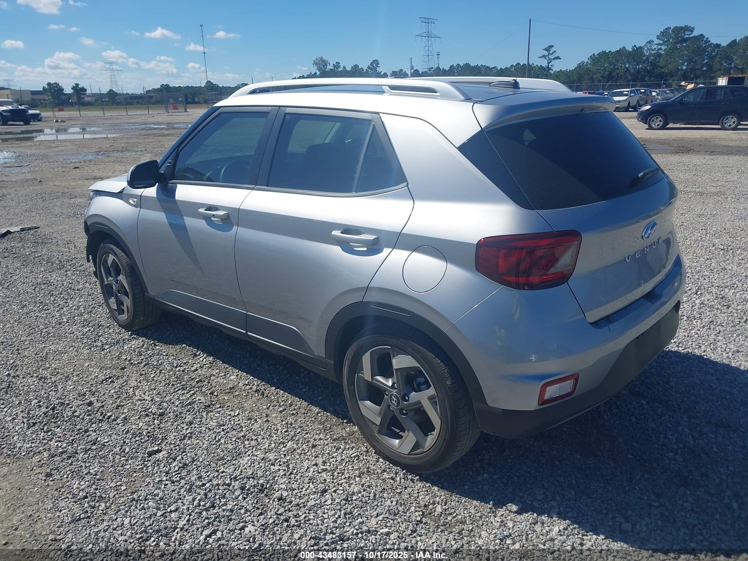 HYUNDAI VENUE image 3