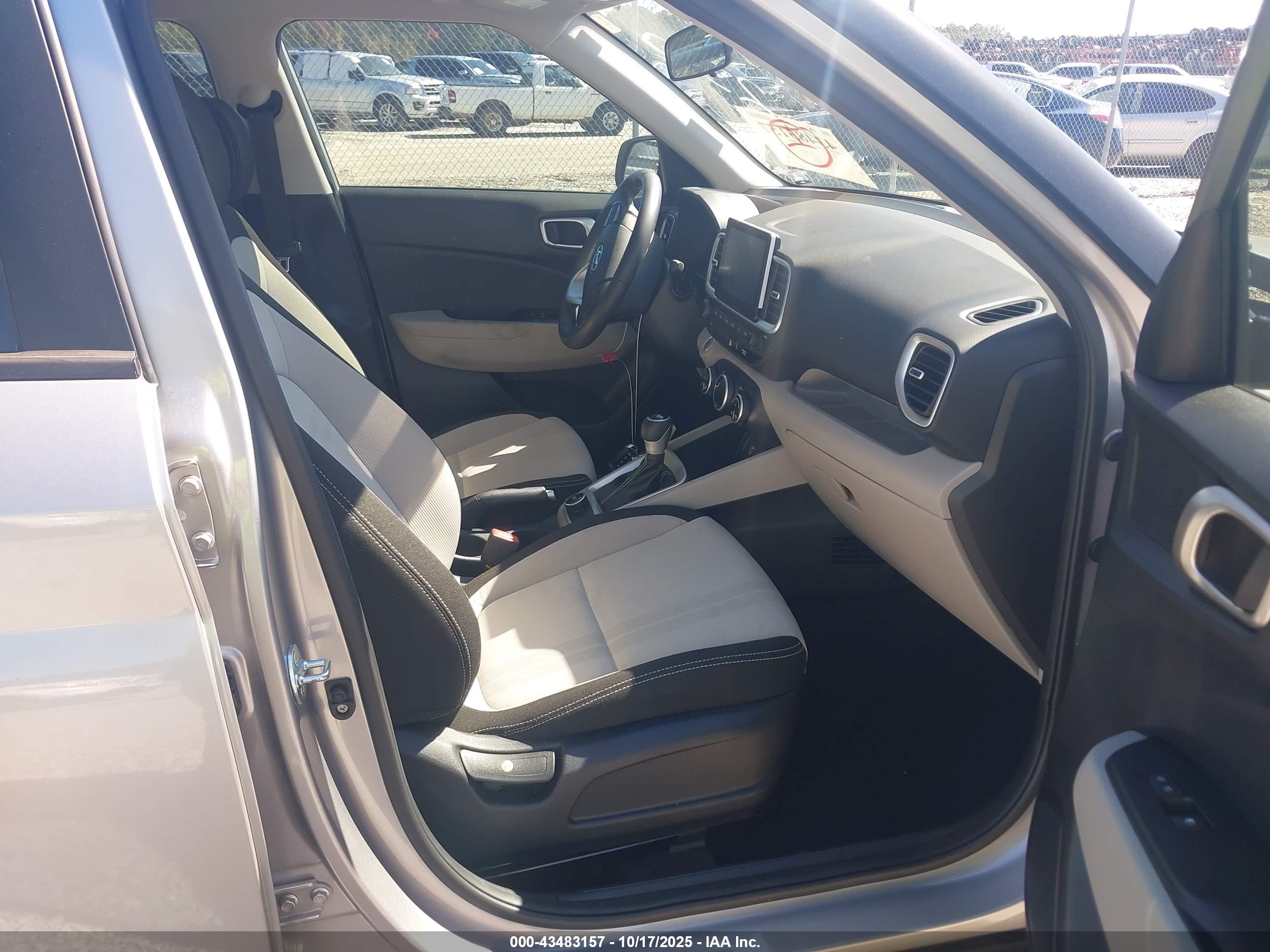 HYUNDAI VENUE image 5
