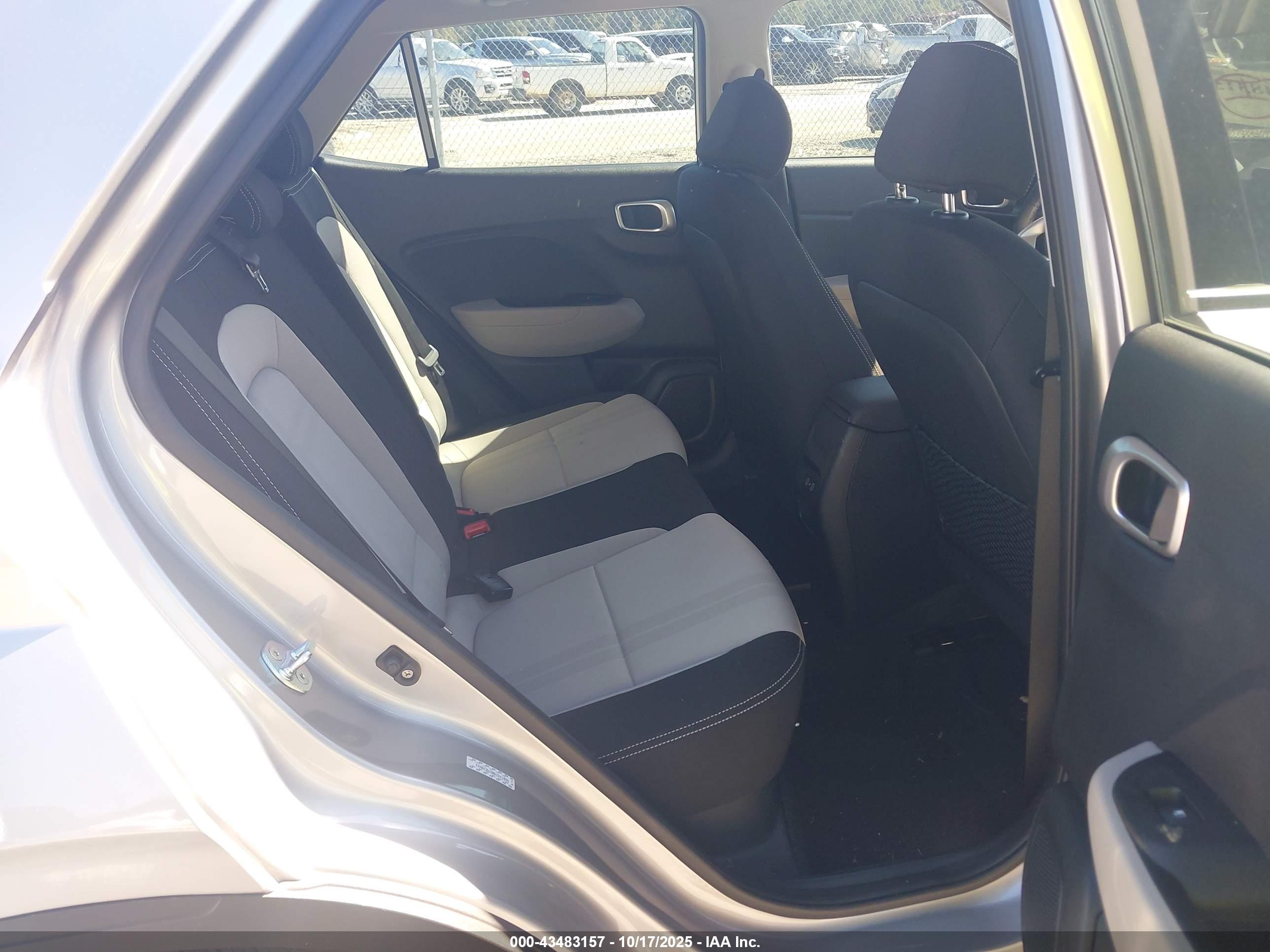 HYUNDAI VENUE image 8
