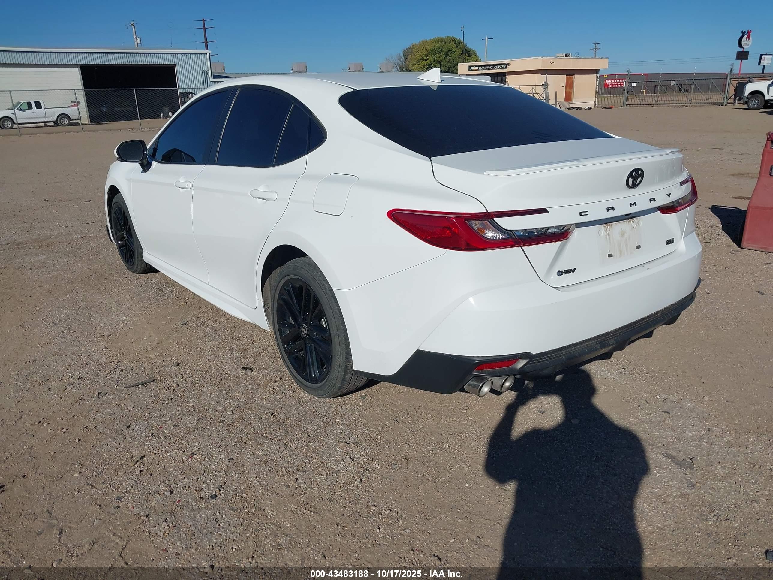 TOYOTA CAMRY image 3