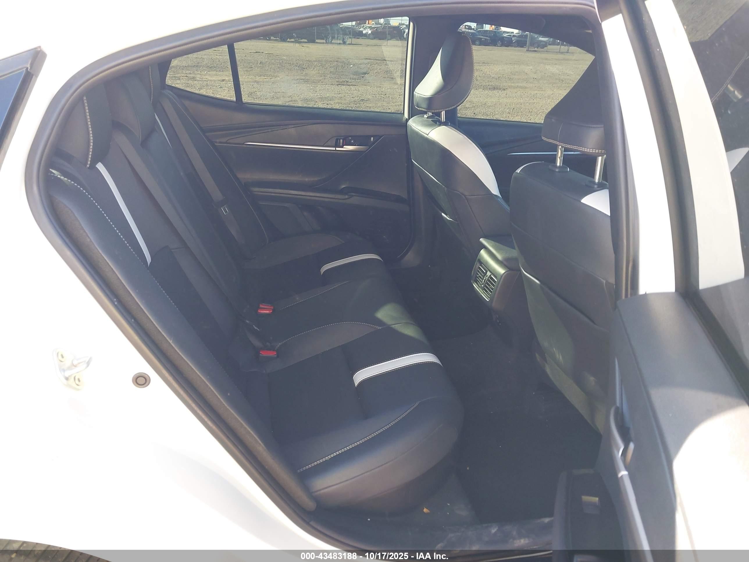 TOYOTA CAMRY image 8