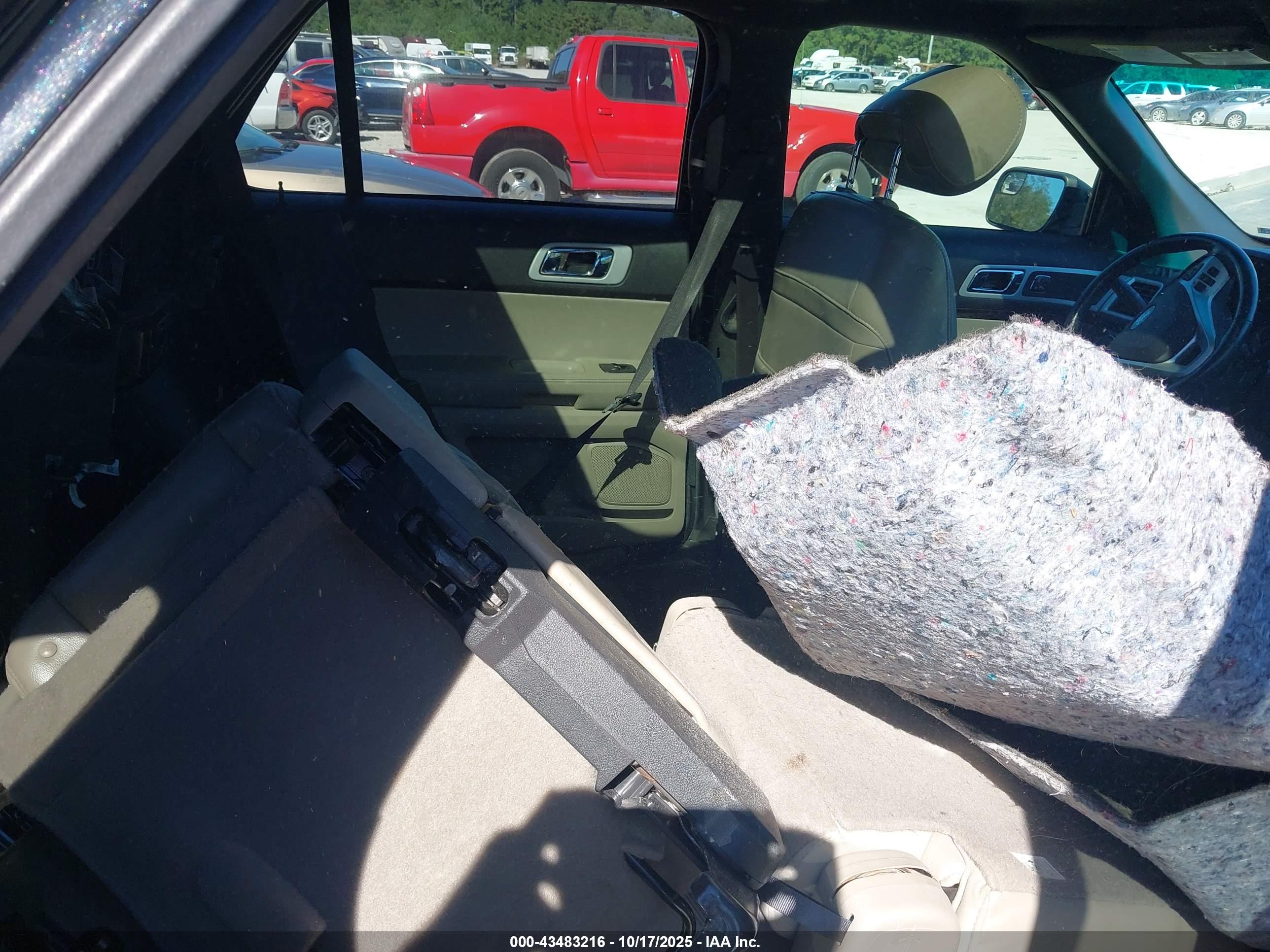 FORD EXPLORER image 8