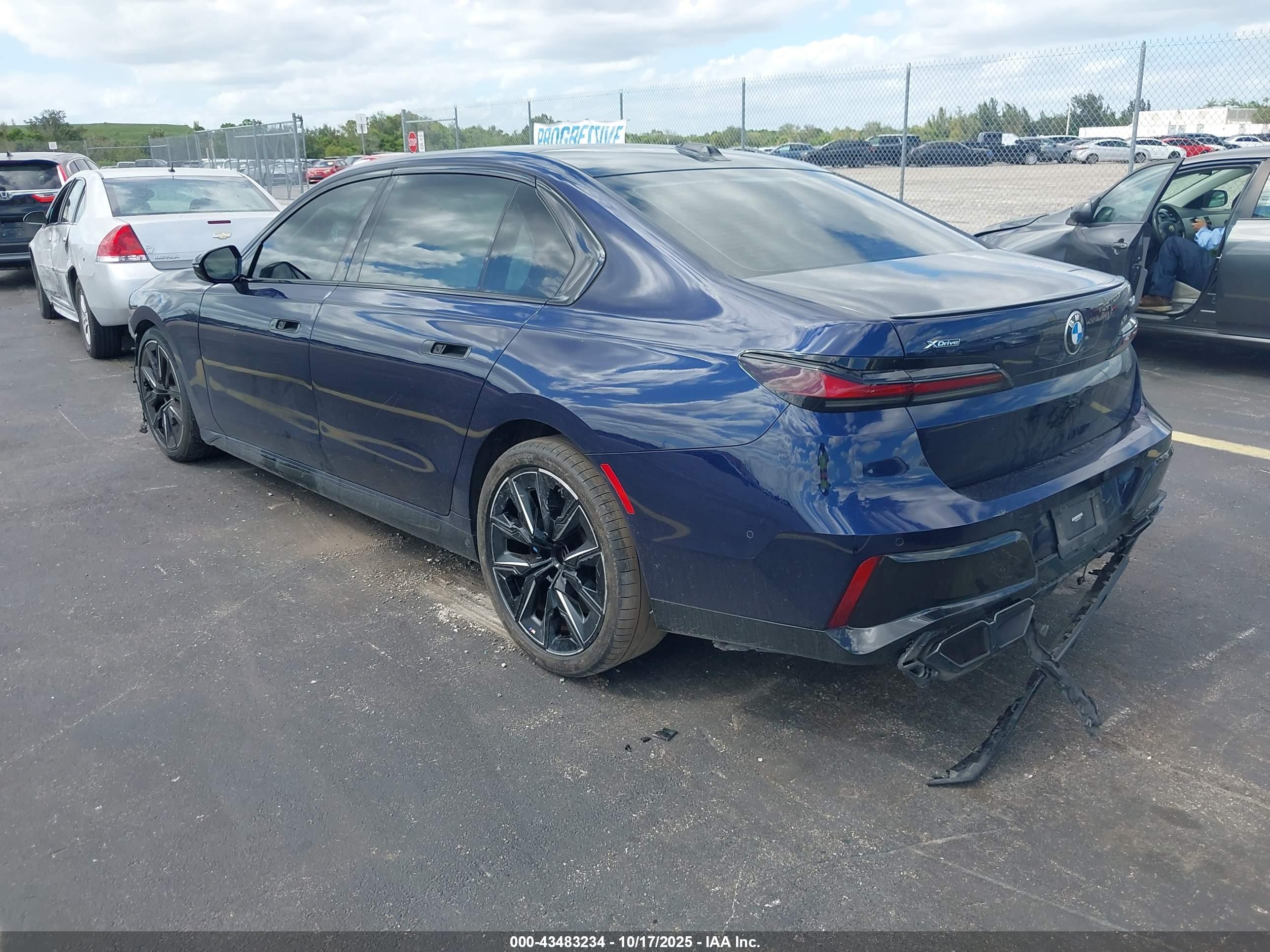 BMW 760 image 3