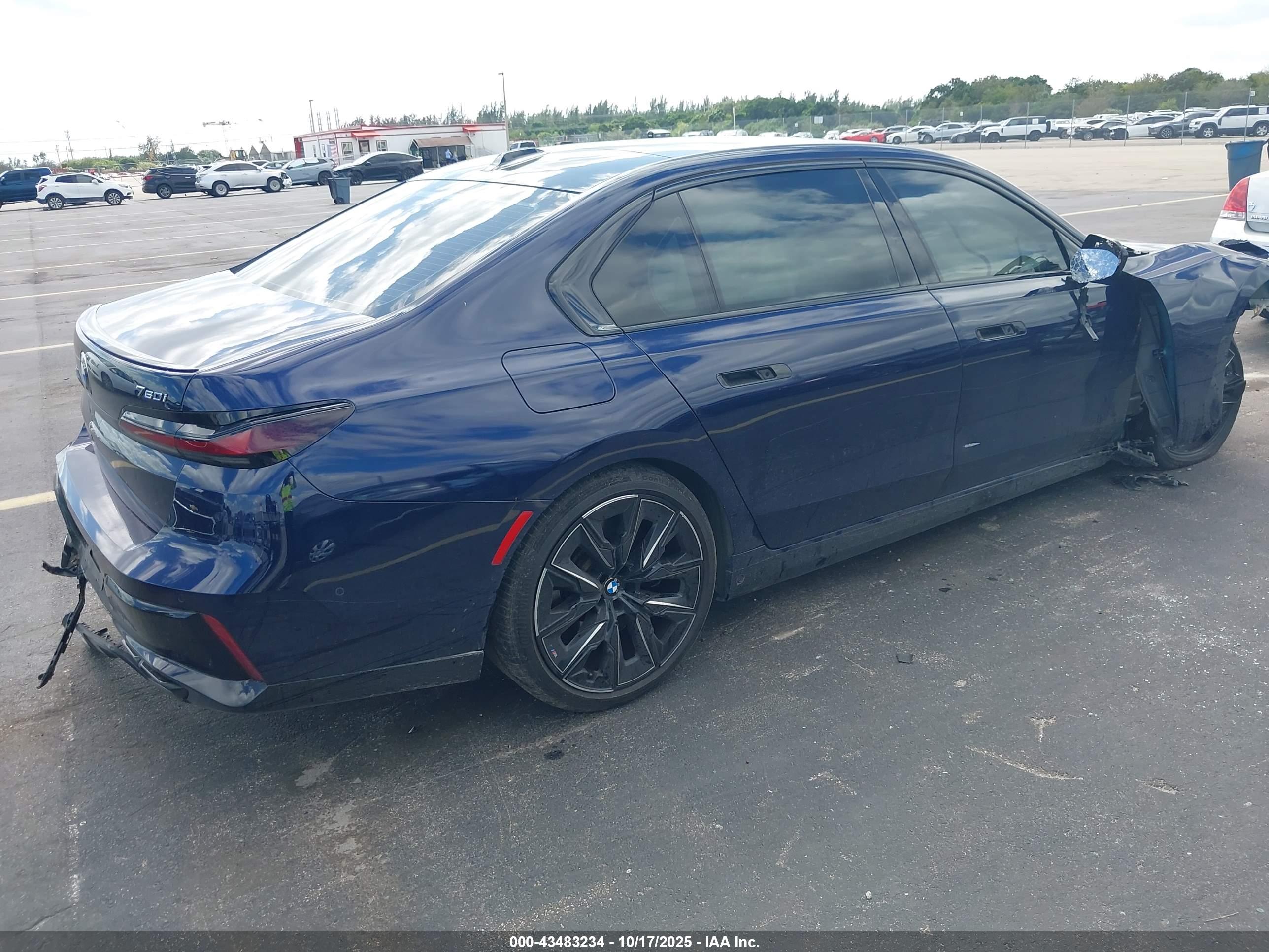 BMW 760 image 4