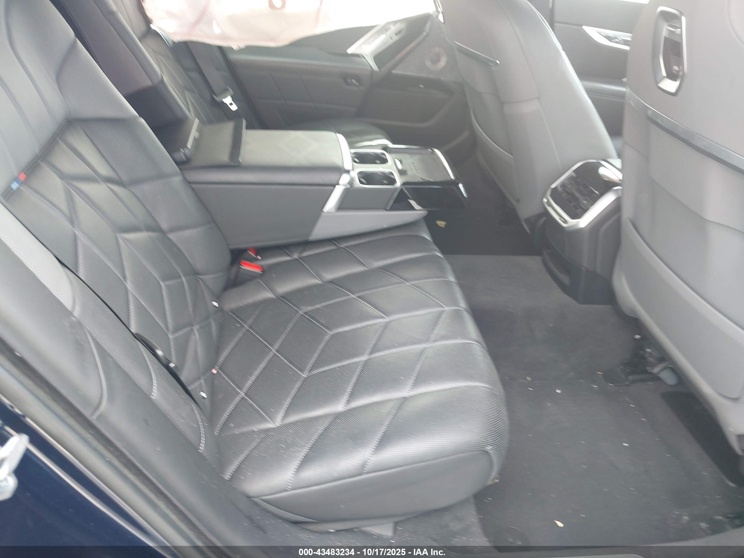 BMW 760 image 8