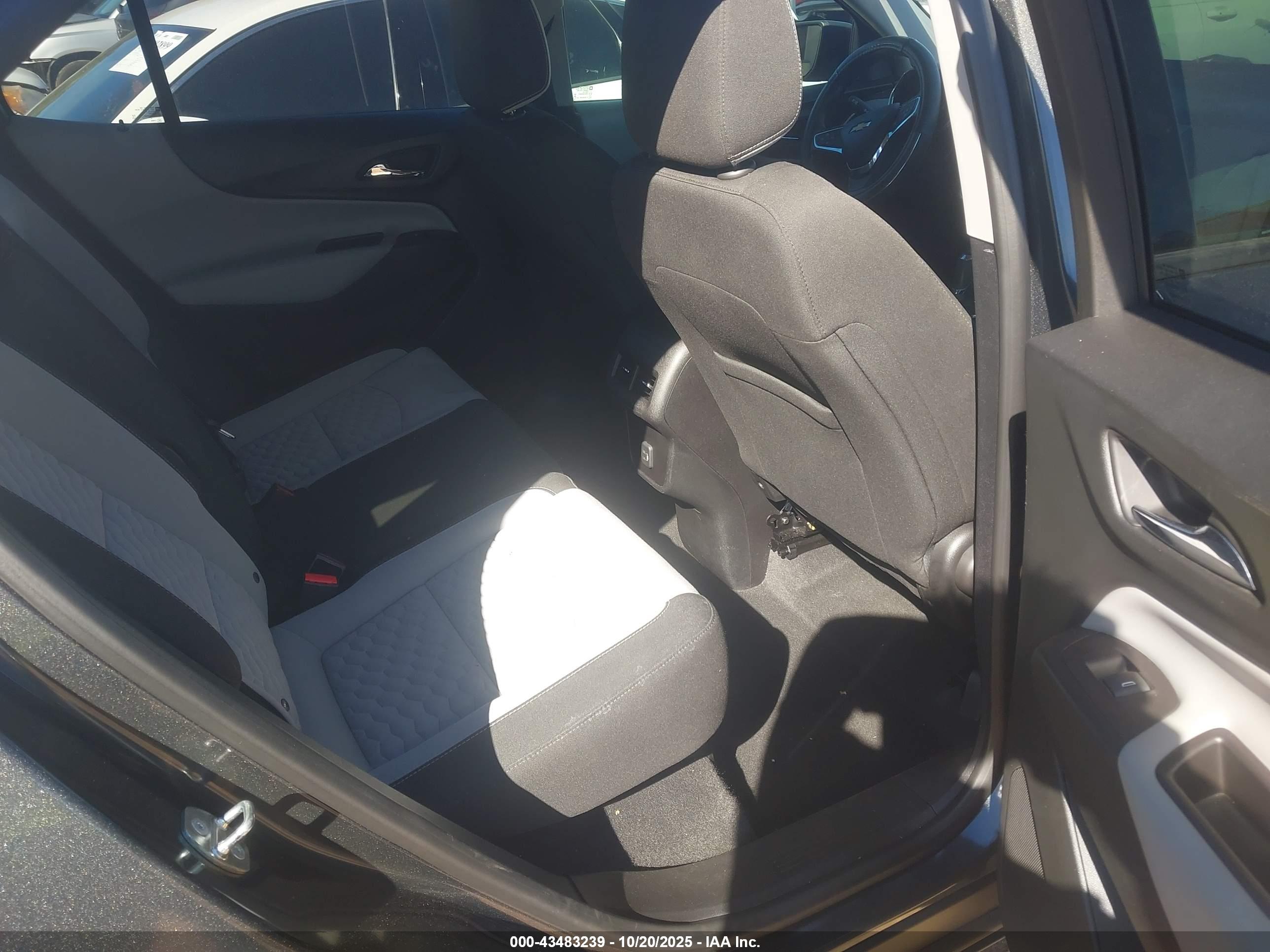 CHEVROLET EQUINOX image 8