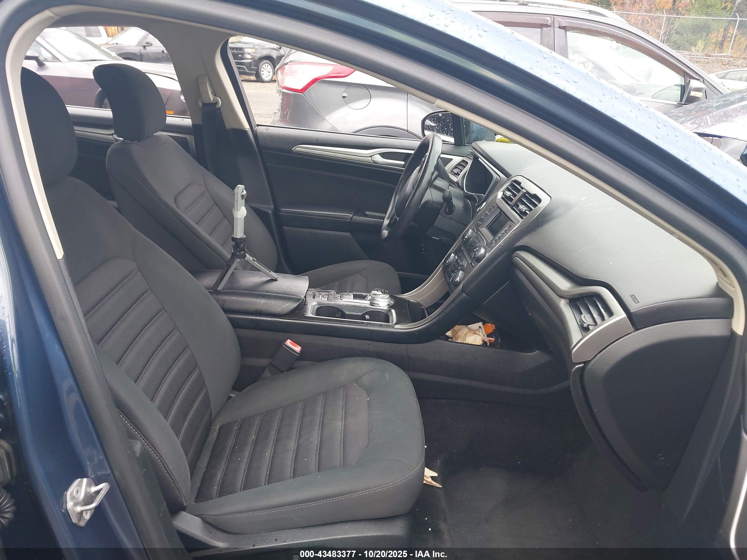FORD FUSION image 5
