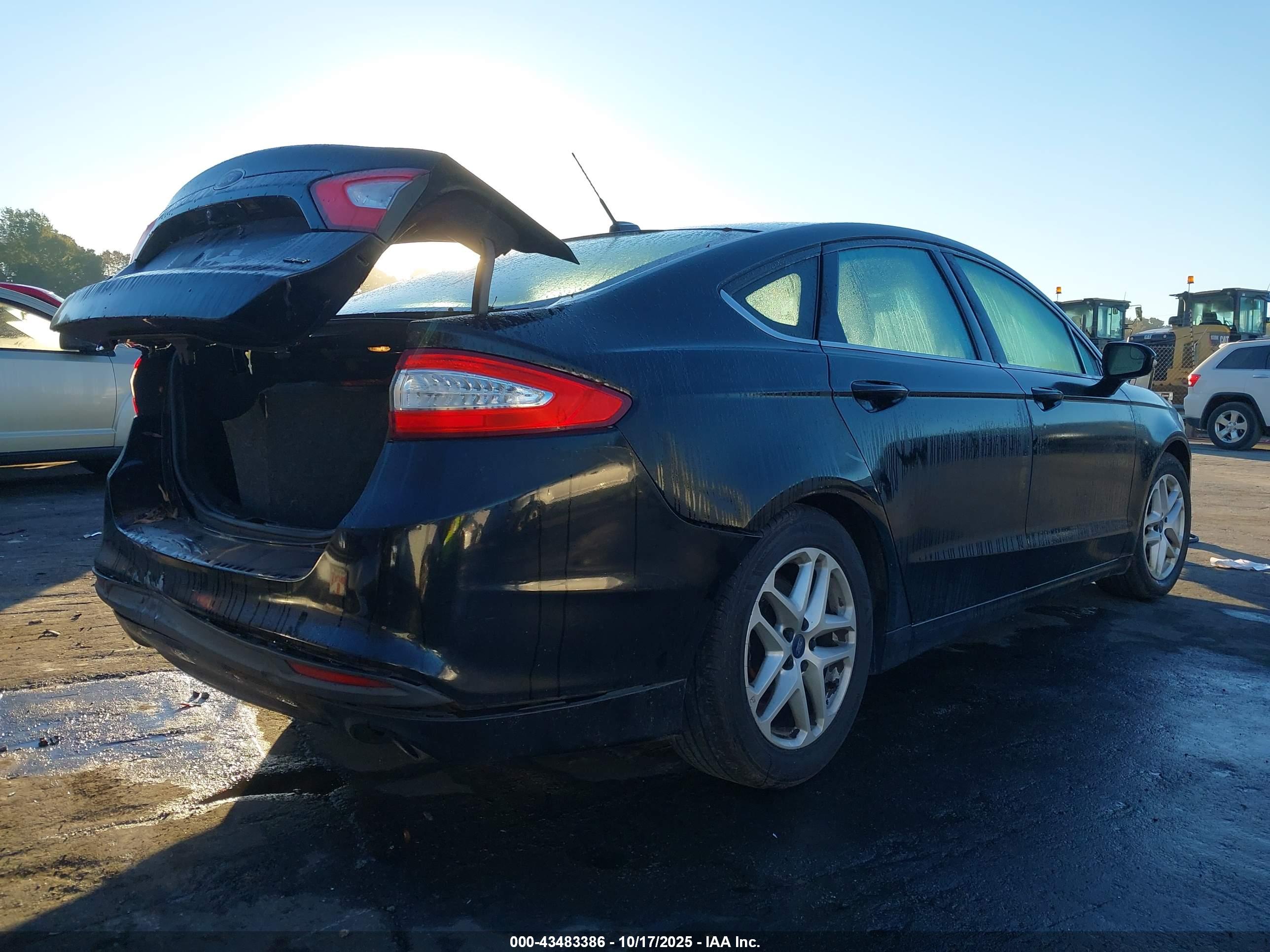 FORD FUSION image 4