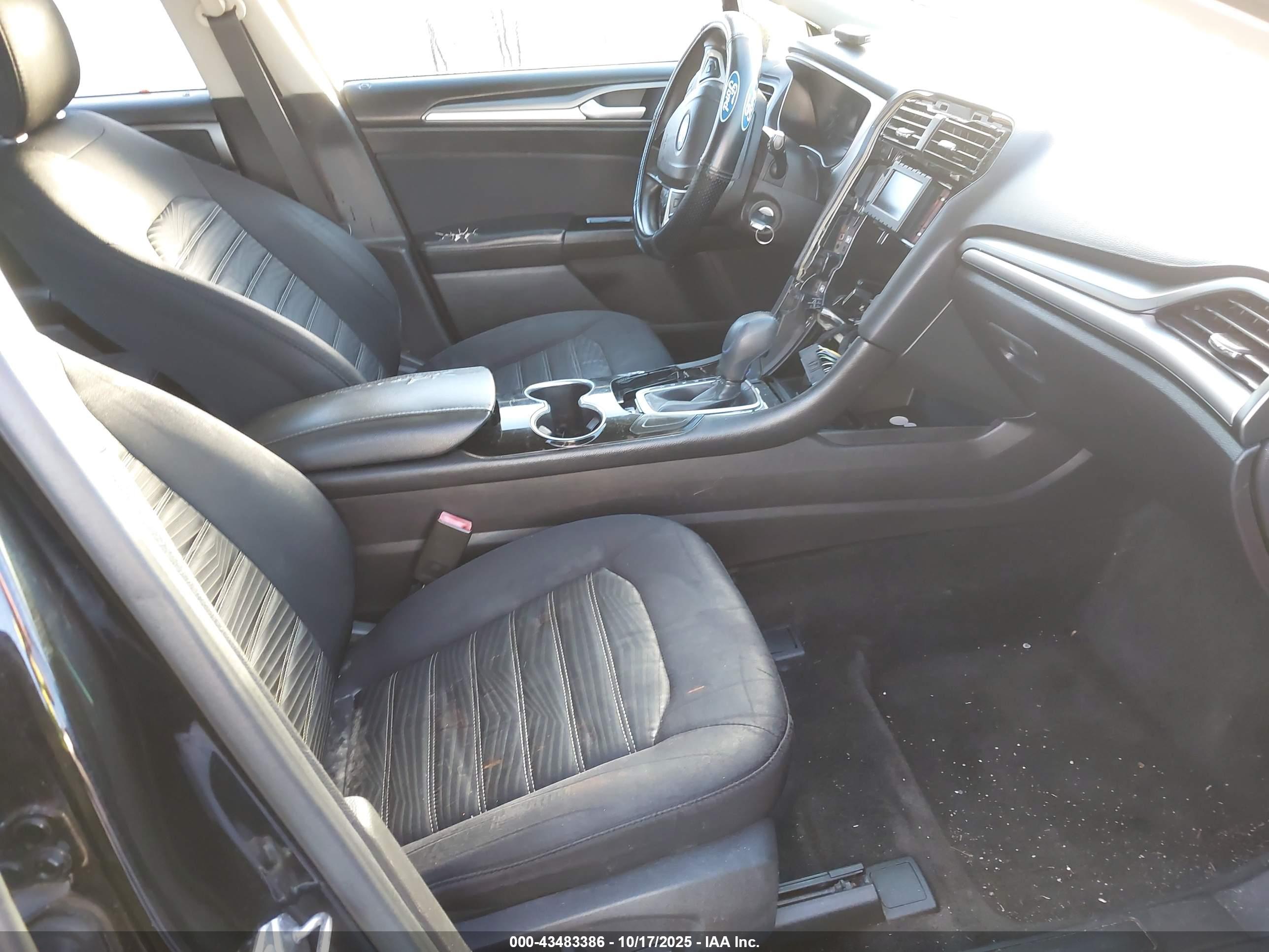 FORD FUSION image 5