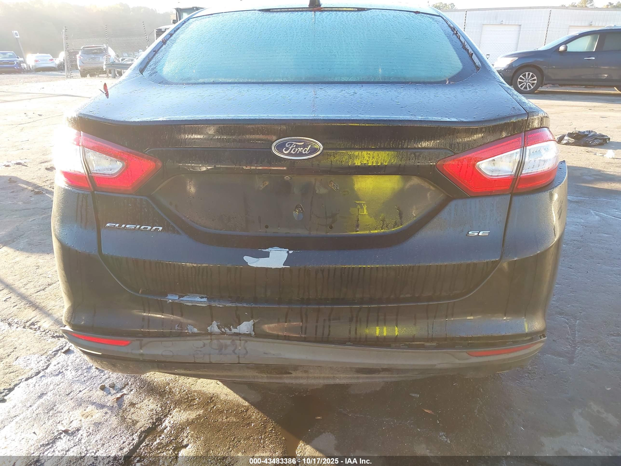 FORD FUSION image 6